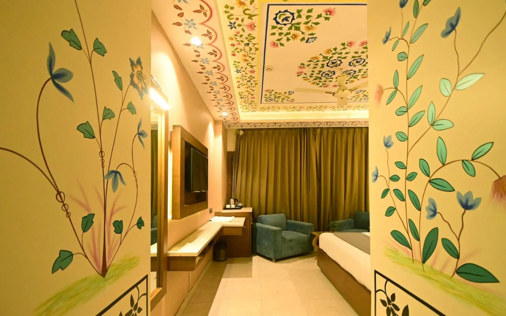 Bed in Hotel RR 62-Jaipur City Centre Hotel