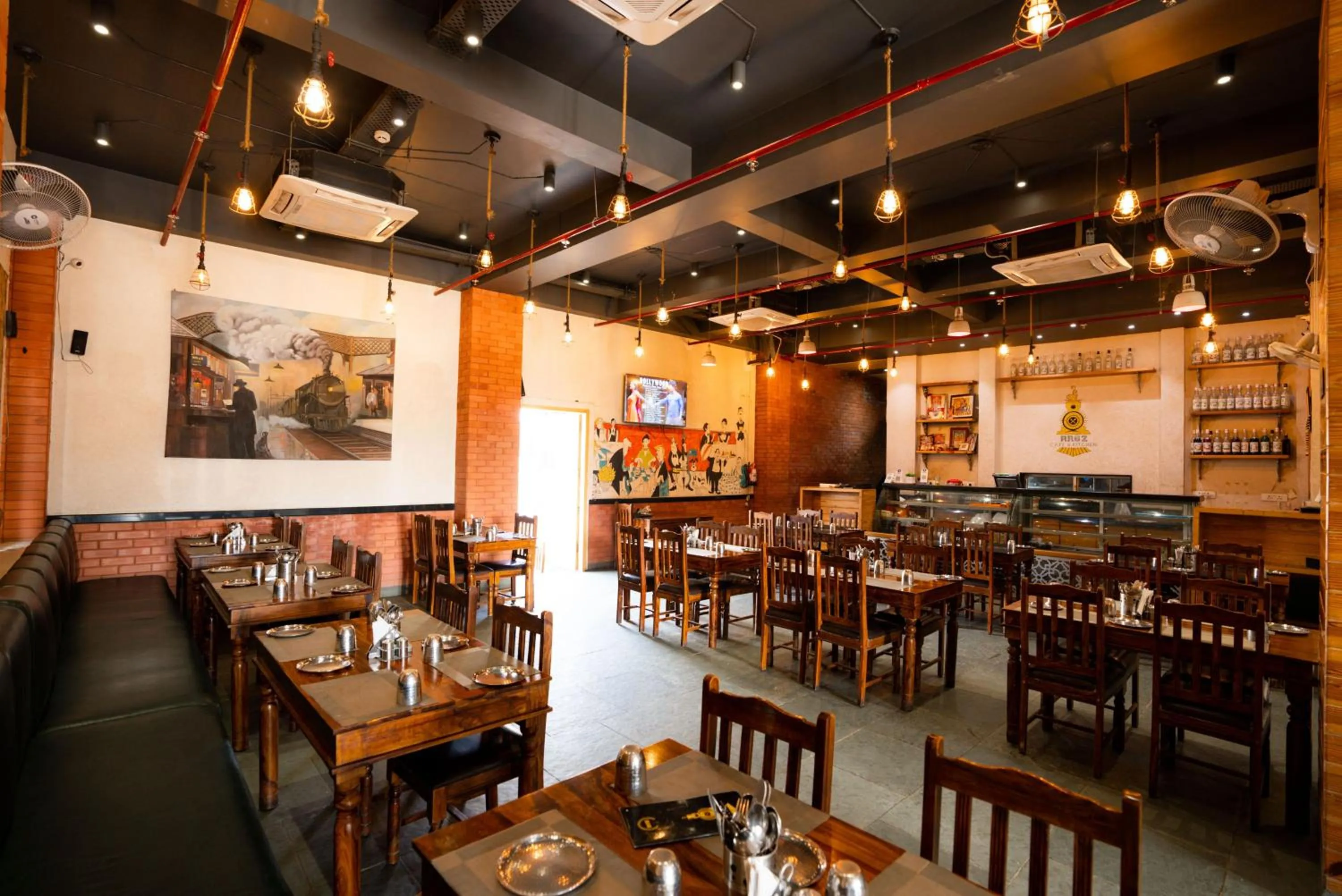 Restaurant/places to eat in Hotel RR 62-Jaipur City Centre Hotel