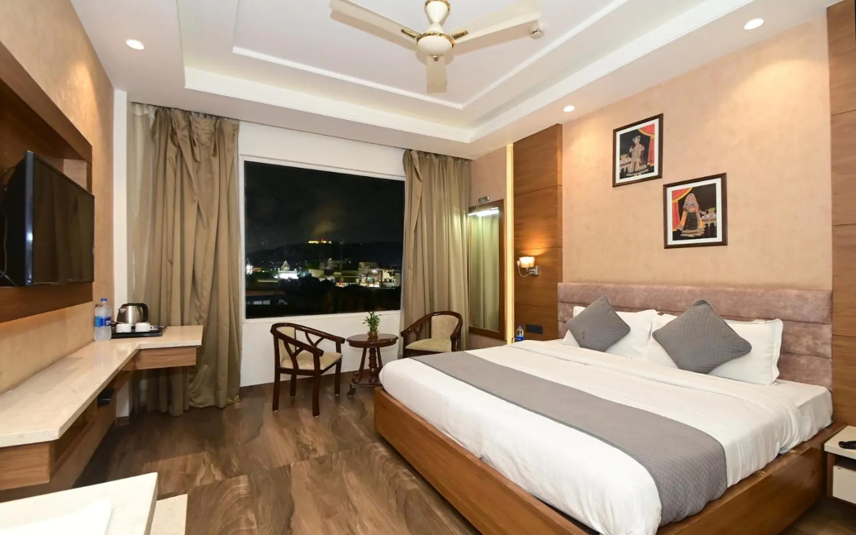 Bed in Hotel RR 62-Jaipur City Centre Hotel