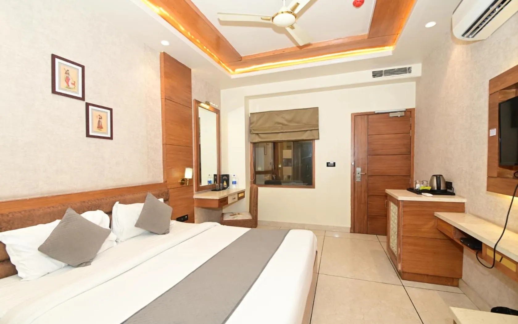 Bed in Hotel RR 62-Jaipur City Centre Hotel