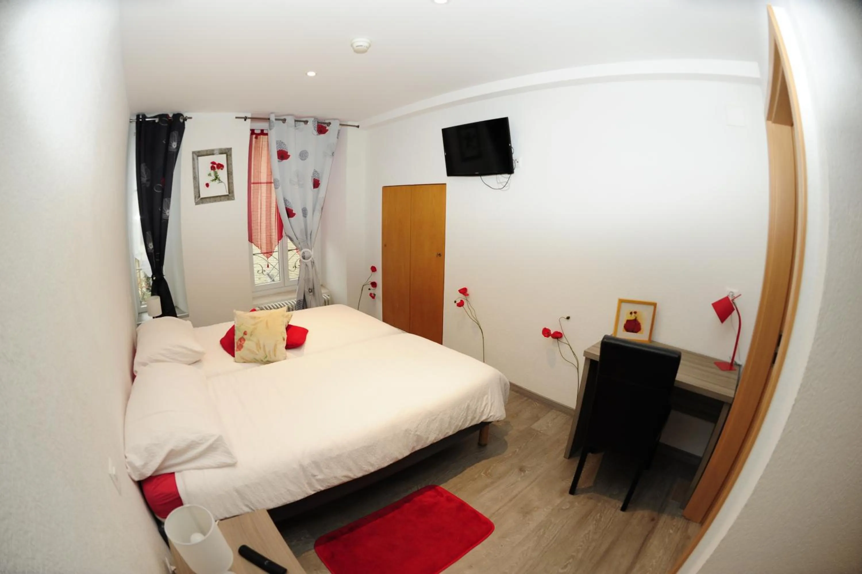 Bed in Hotel Restaurant Au Chasseur