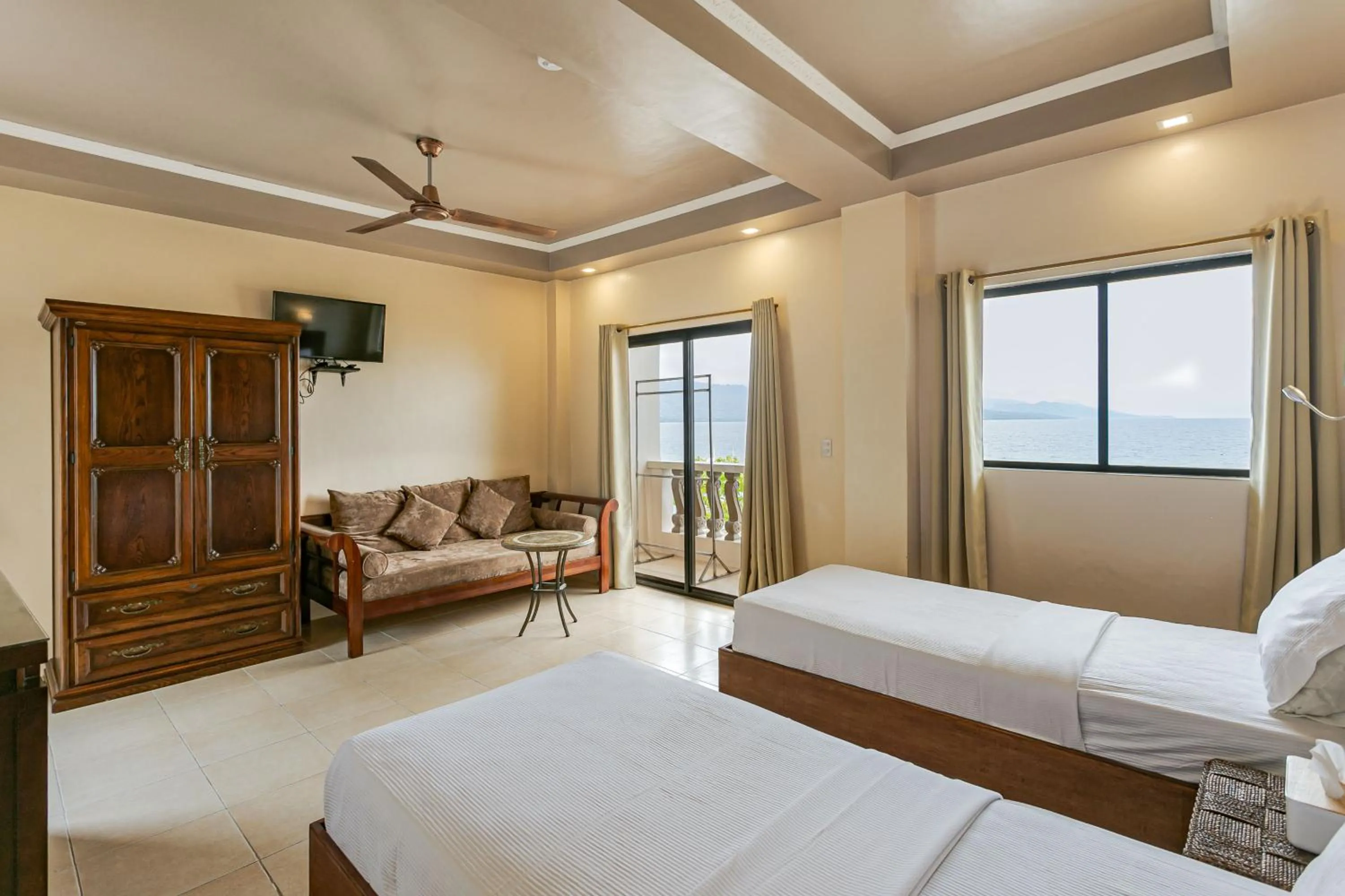 Bedroom, Bed in Turtle Bay Dive Resort