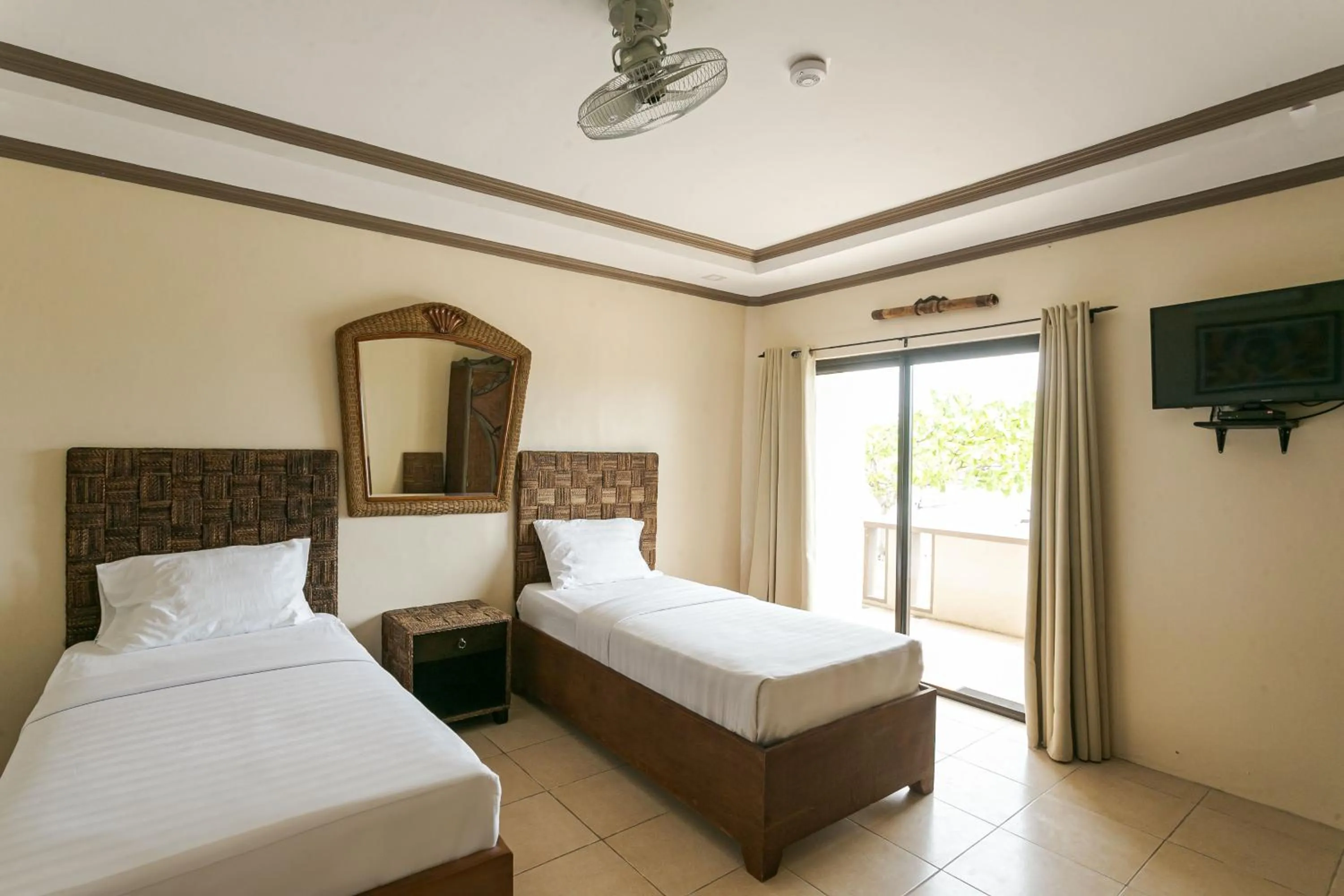 Bedroom, Bed in Turtle Bay Dive Resort