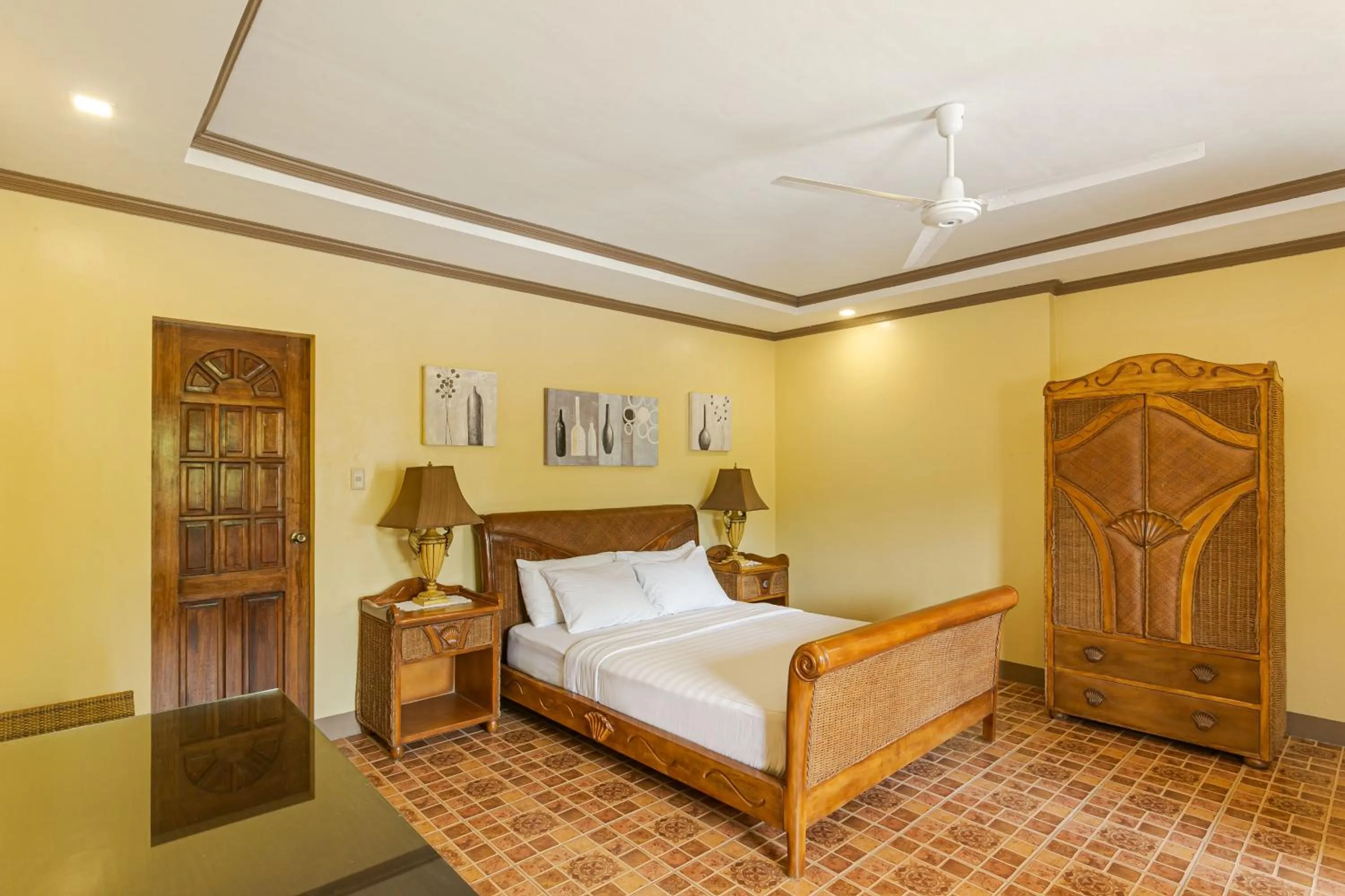 Bedroom, Bed in Turtle Bay Dive Resort