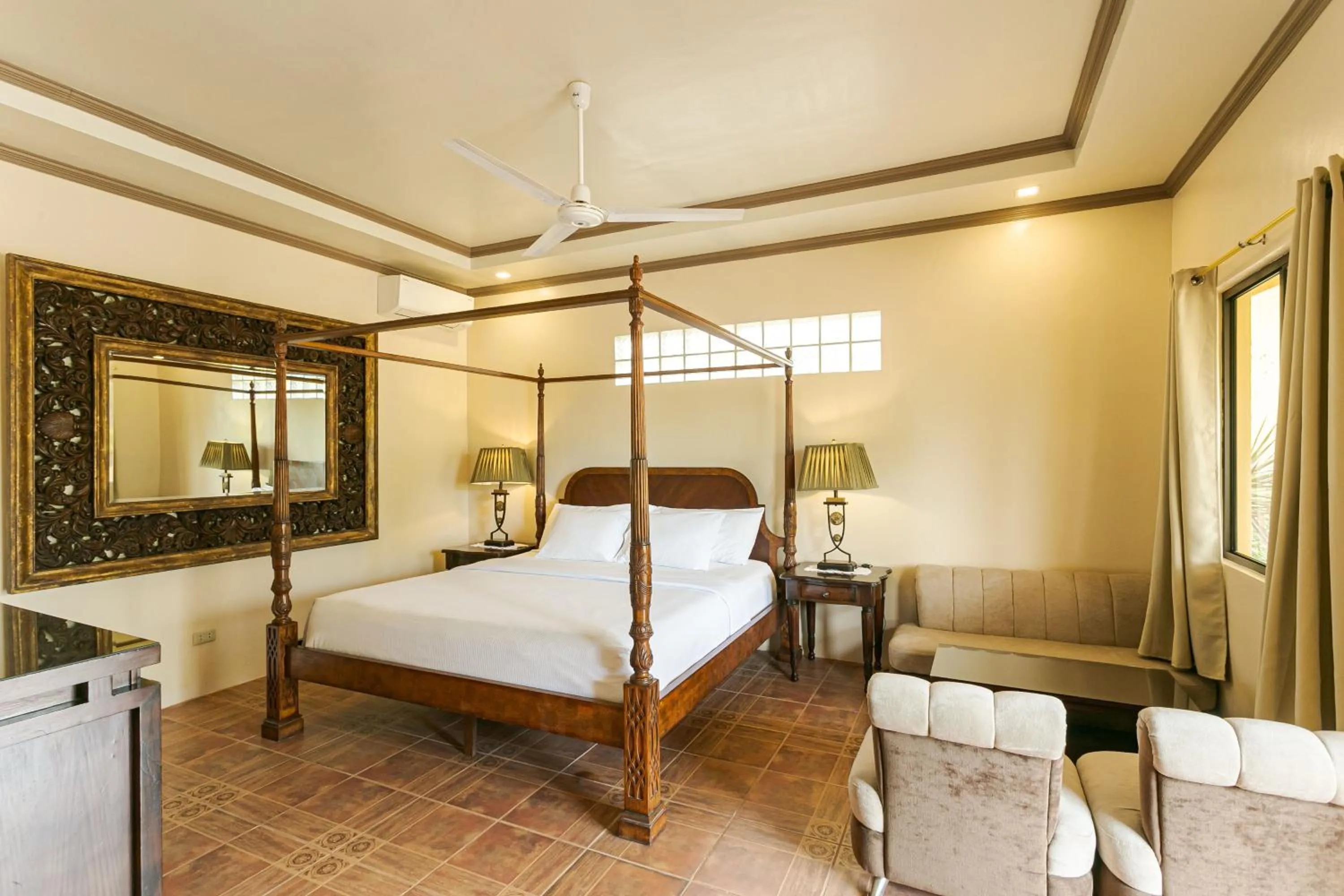 Bedroom, Bed in Turtle Bay Dive Resort
