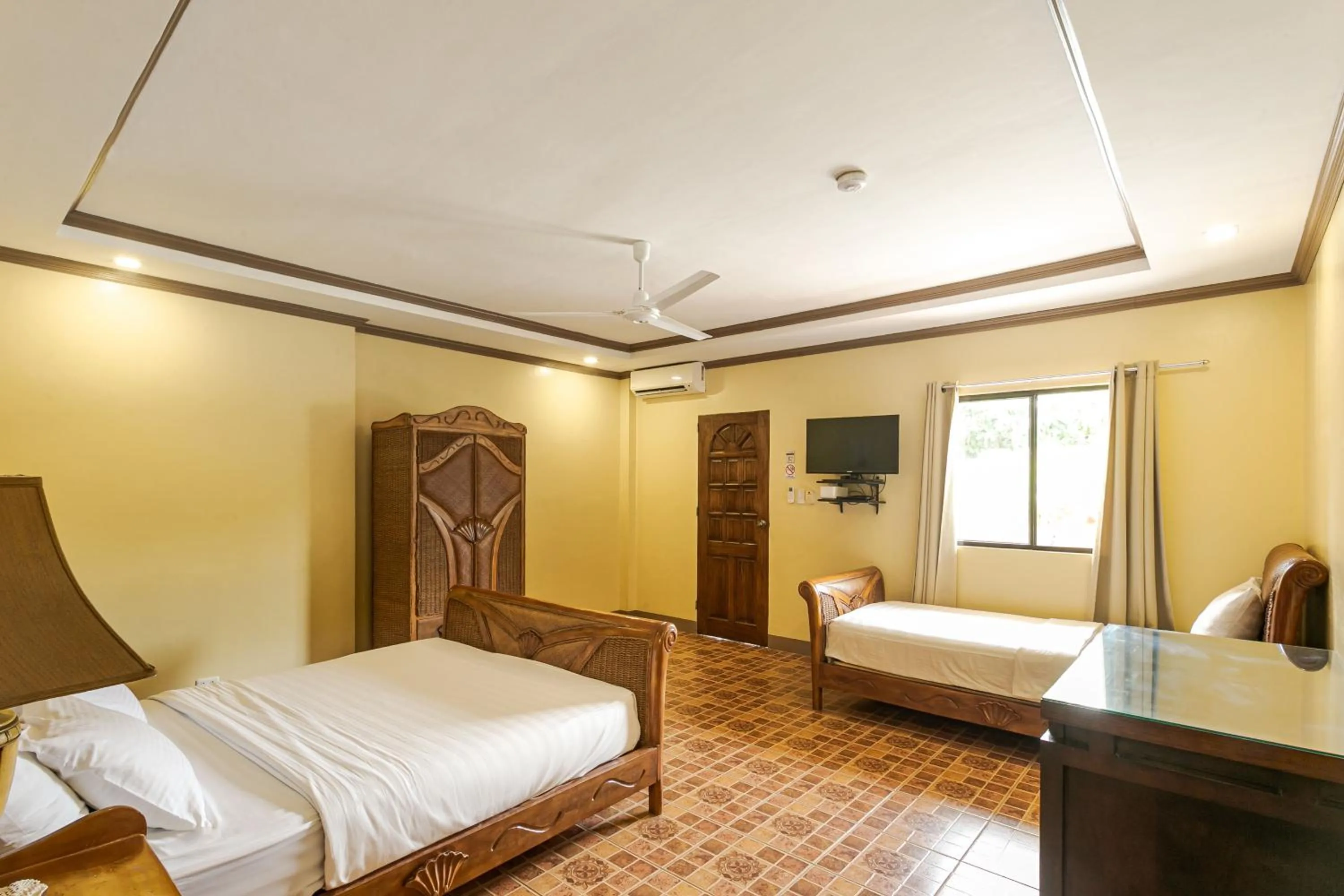 Bedroom, Bed in Turtle Bay Dive Resort