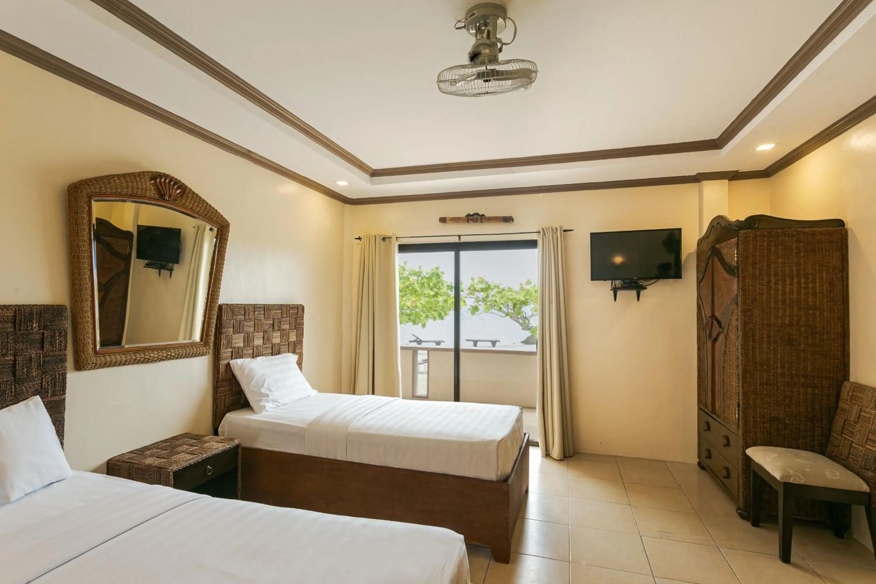 Bedroom, Bed in Turtle Bay Dive Resort