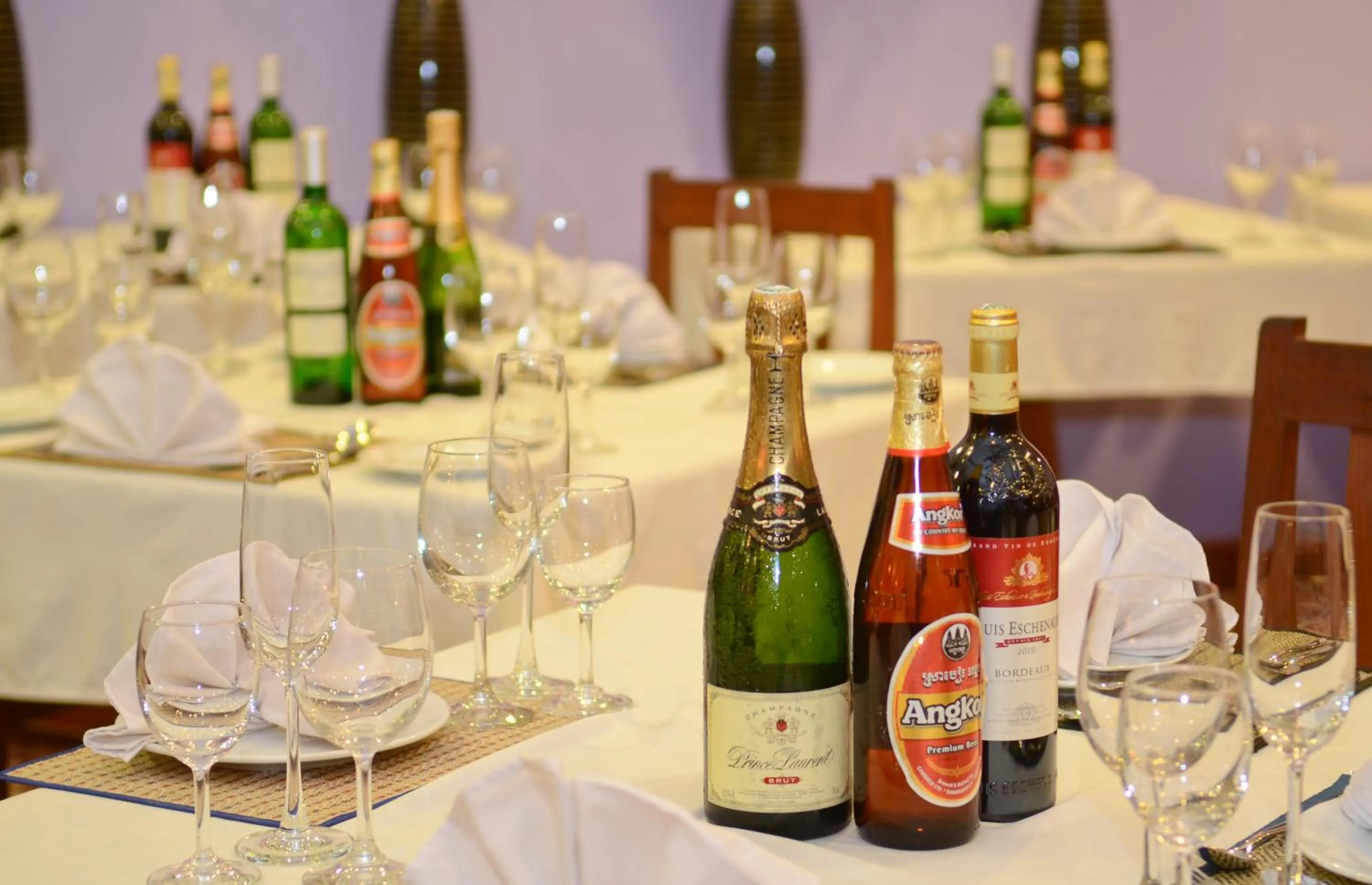 Restaurant/places to eat in Royal Crown Hotel & Spa