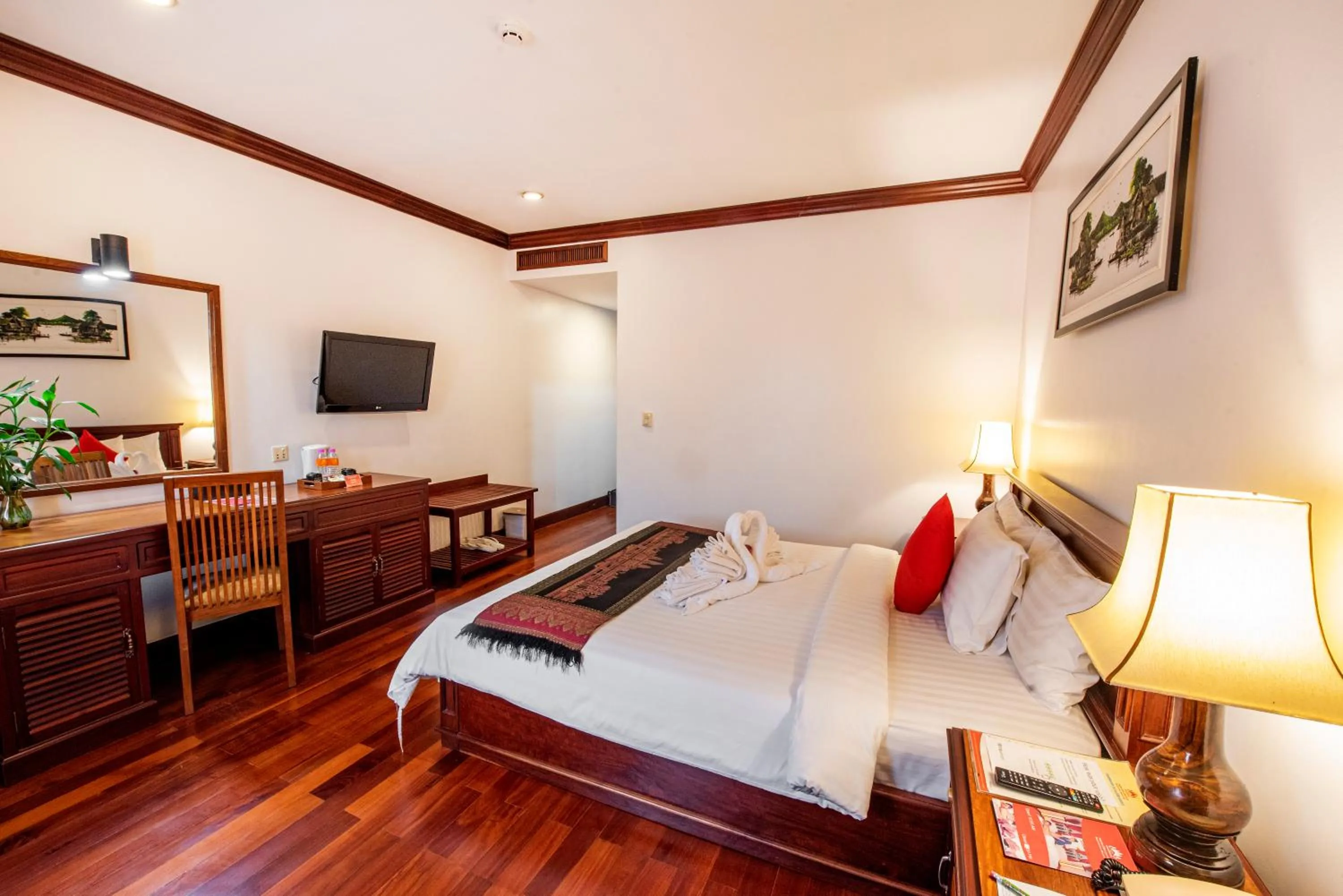 Bedroom, Bed in Royal Crown Hotel & Spa