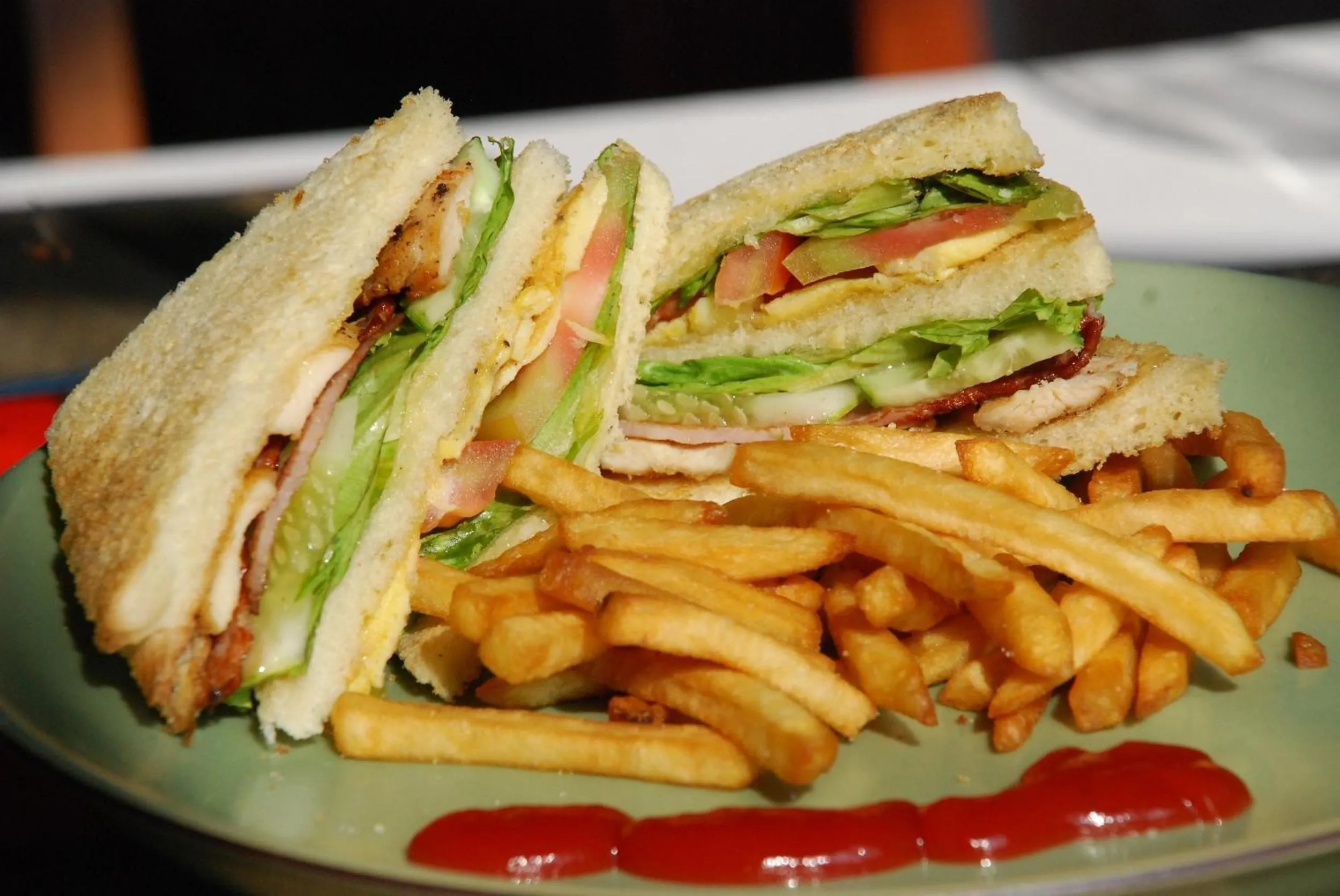 Restaurant/places to eat in Royal Crown Hotel & Spa