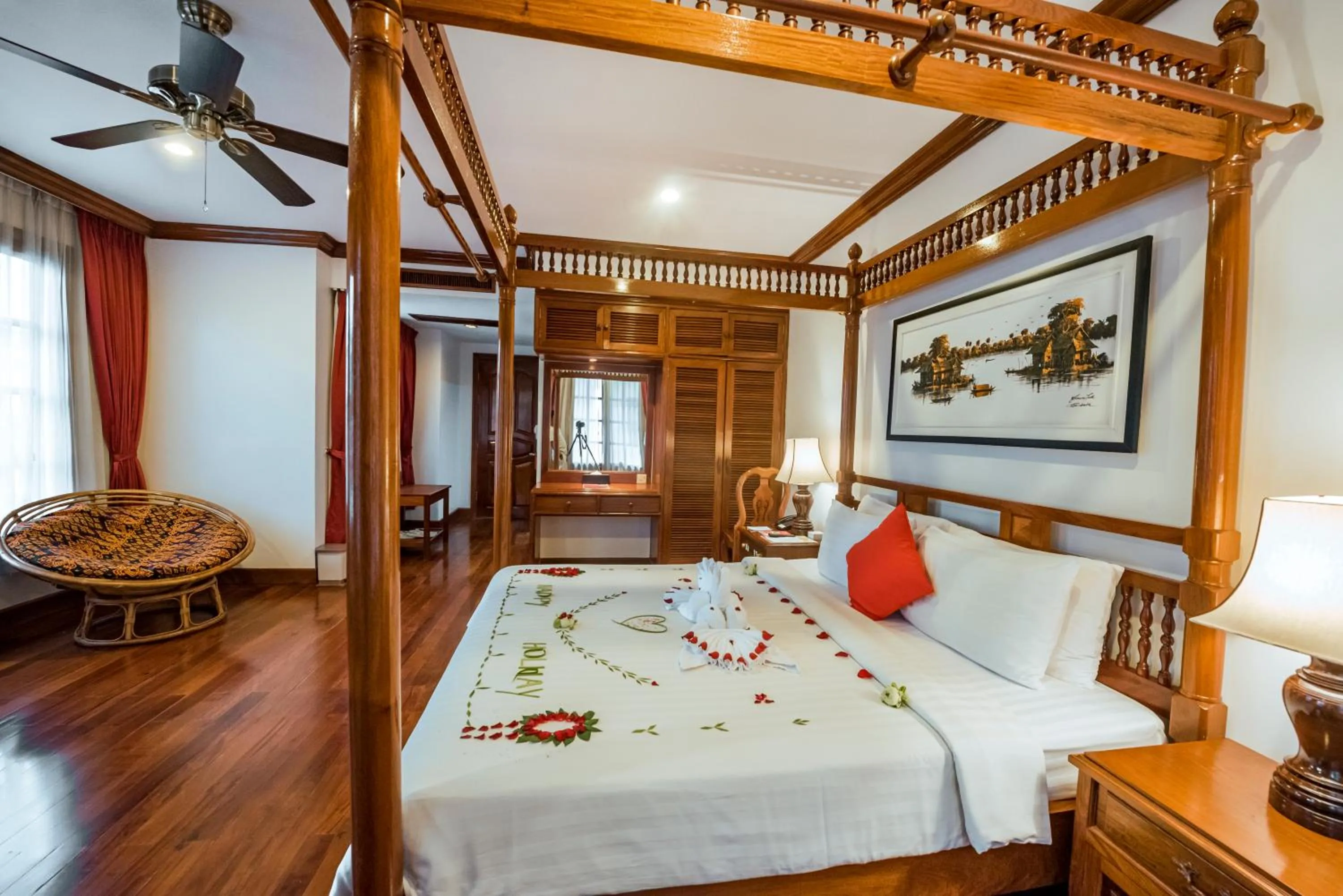 Bedroom, Bed in Royal Crown Hotel & Spa