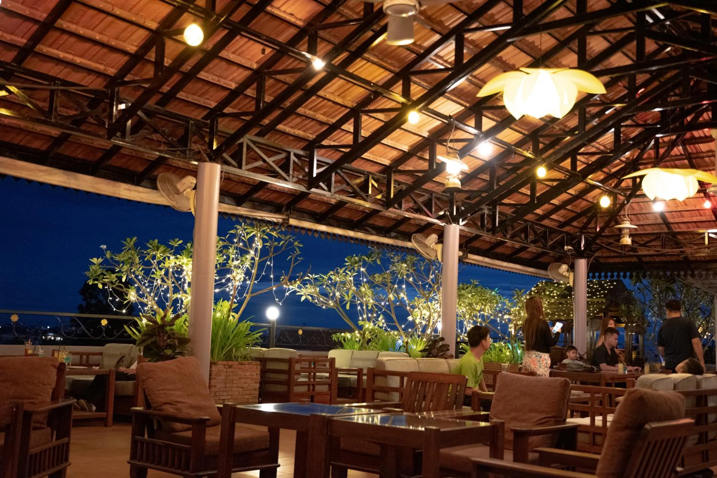 Lounge or bar in Royal Crown Hotel & Spa