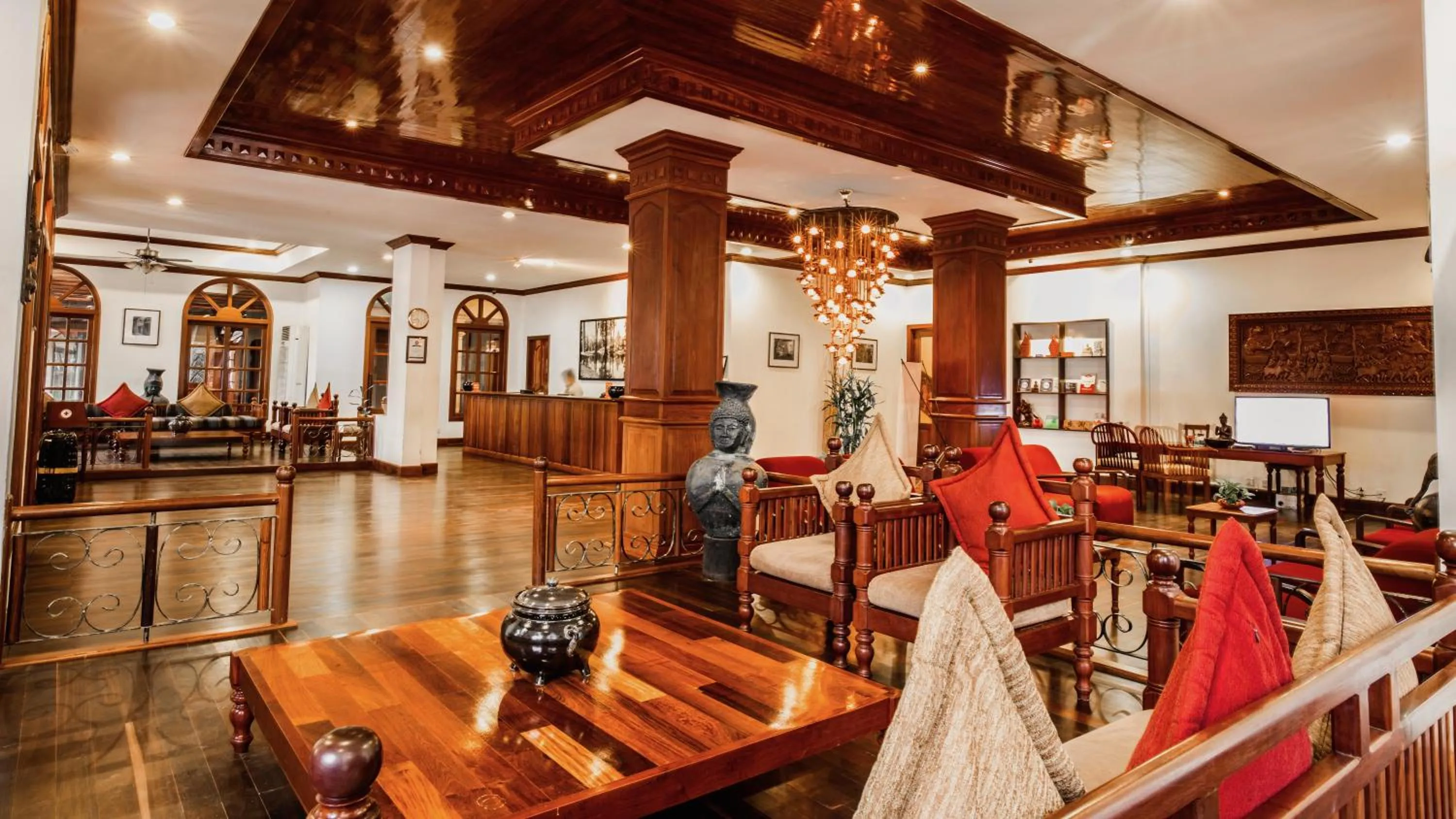 Lobby or reception in Royal Crown Hotel & Spa