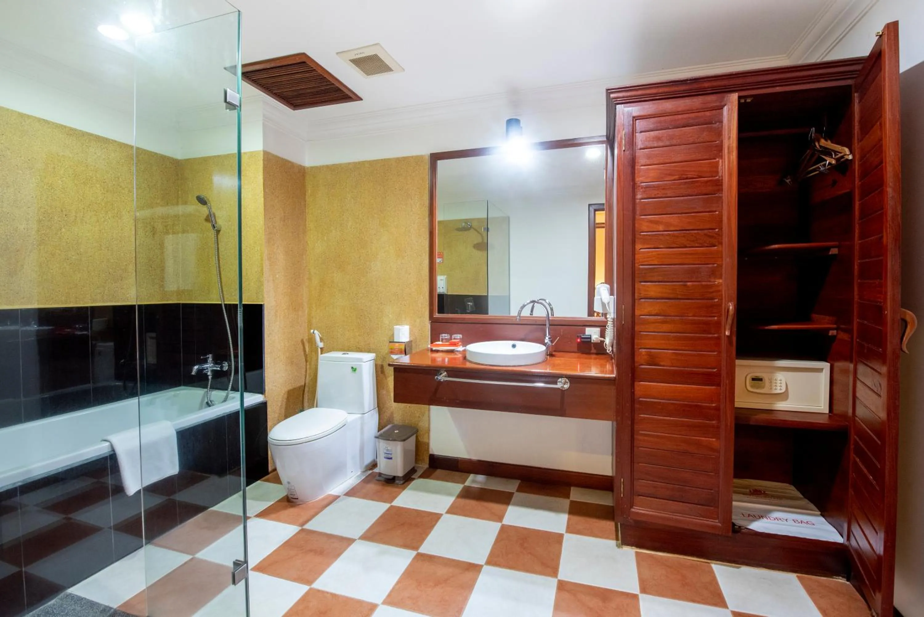 Bathroom in Royal Crown Hotel & Spa