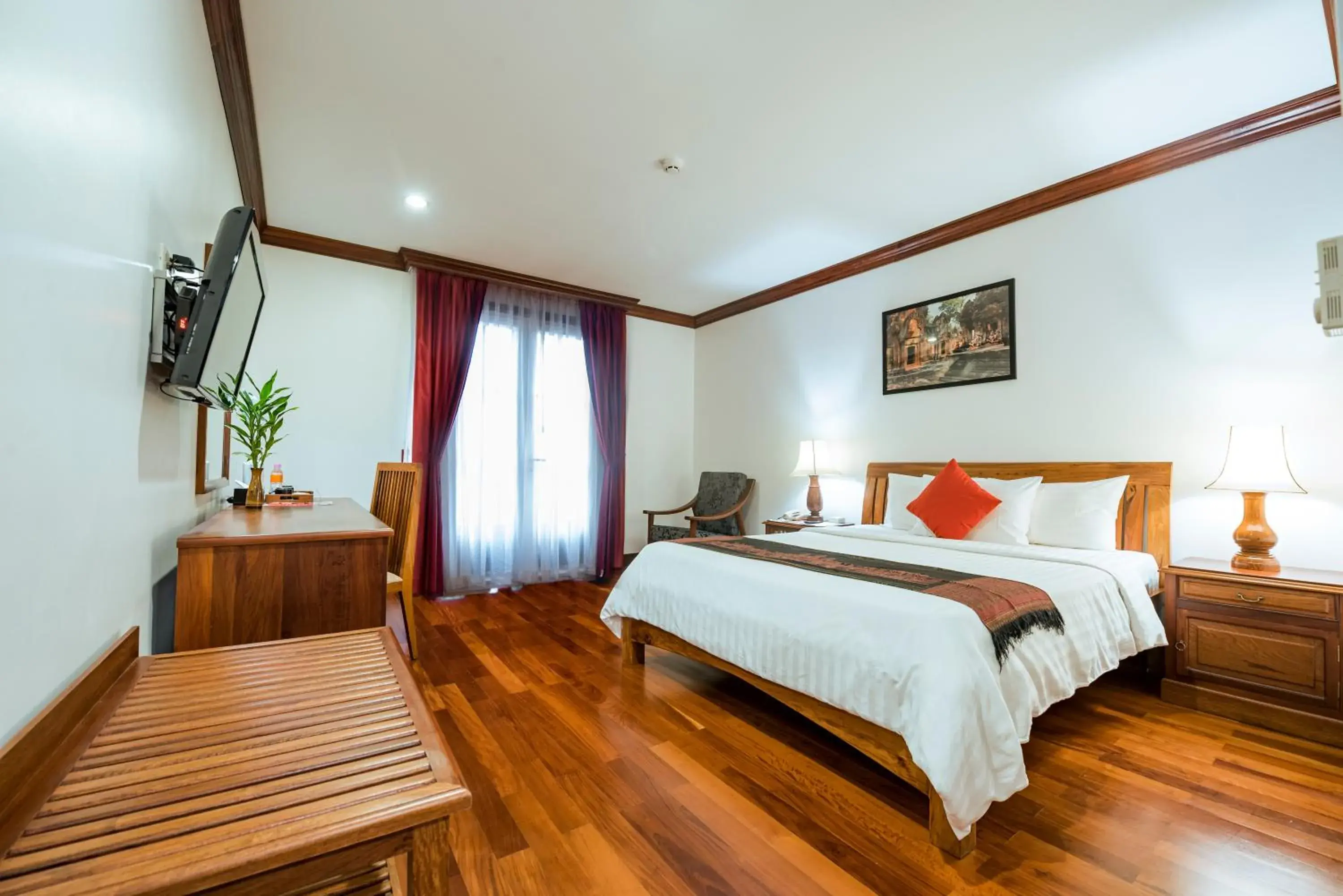 Deluxe King Room with Balcony in Royal Crown Hotel & Spa Deluxe King Room with Balcony in Royal Crown Hotel & Spa