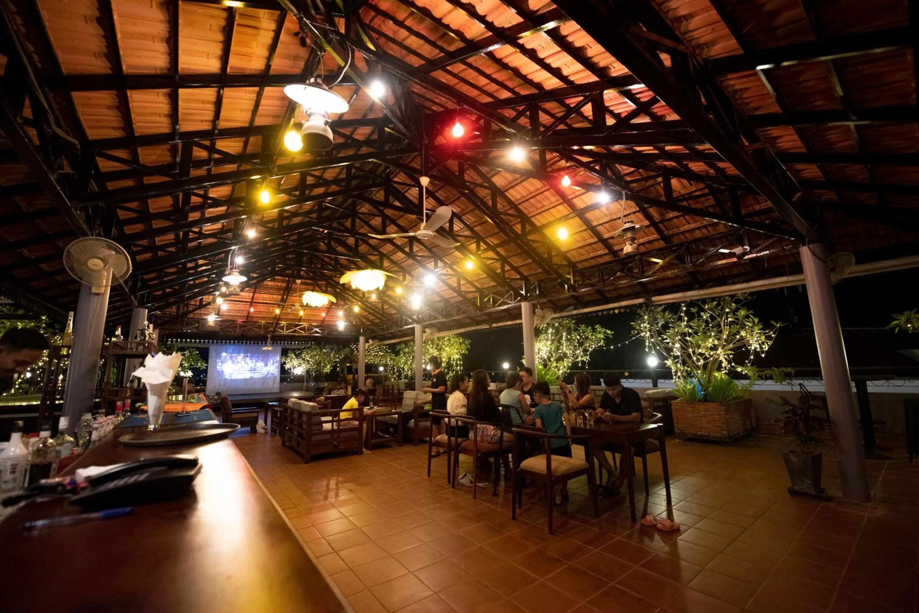 Lounge or bar in Royal Crown Hotel & Spa