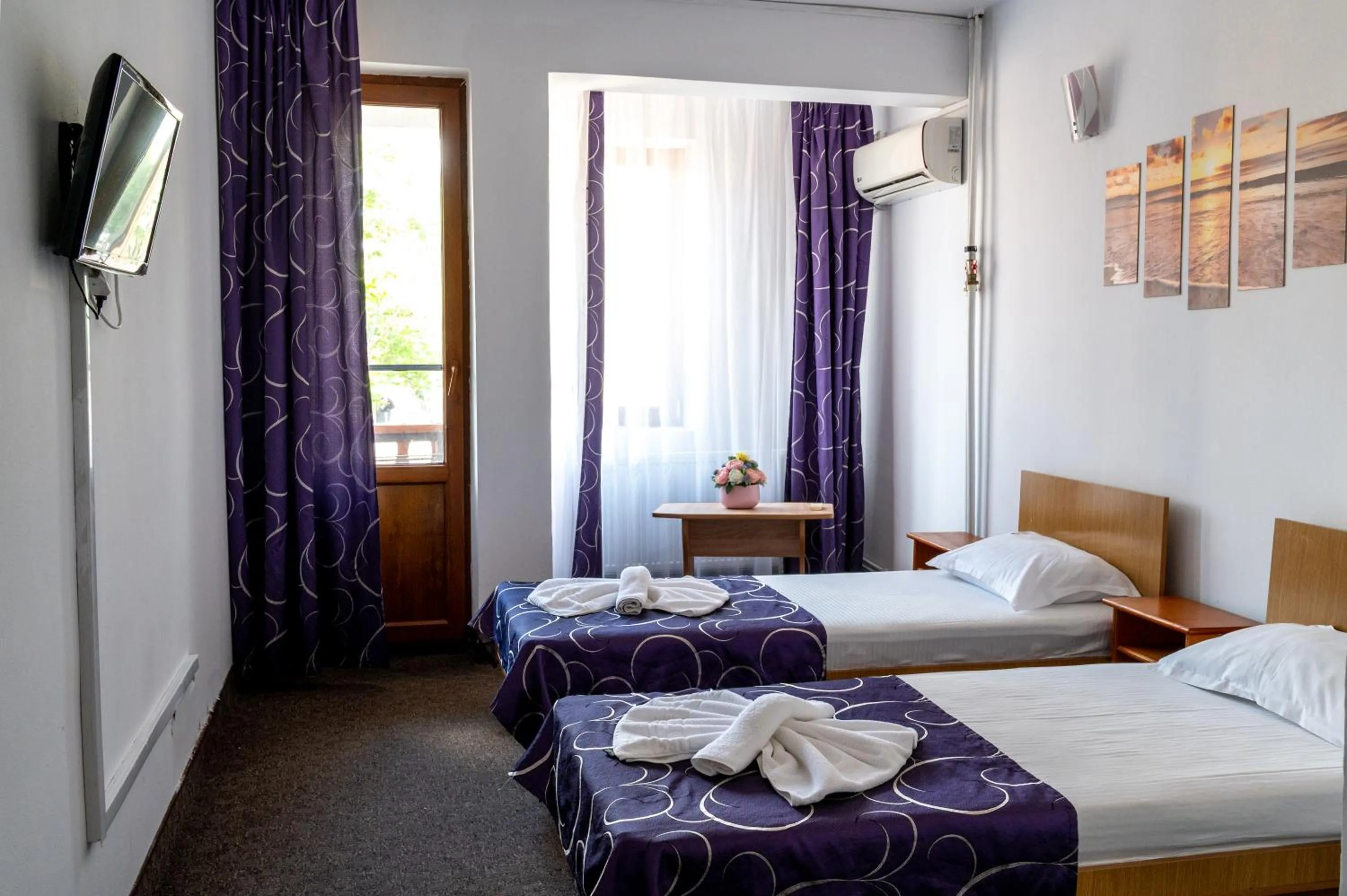 Photo of the whole room, Bed in Hotel Dobrogea