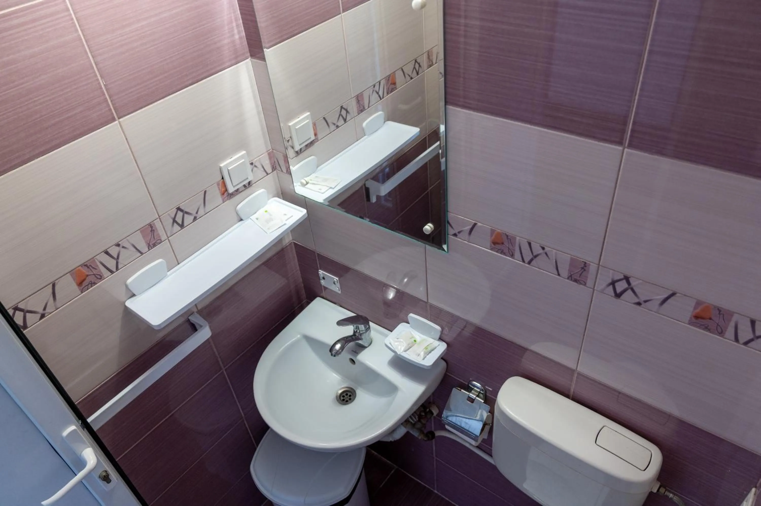 Bathroom in Hotel Dobrogea