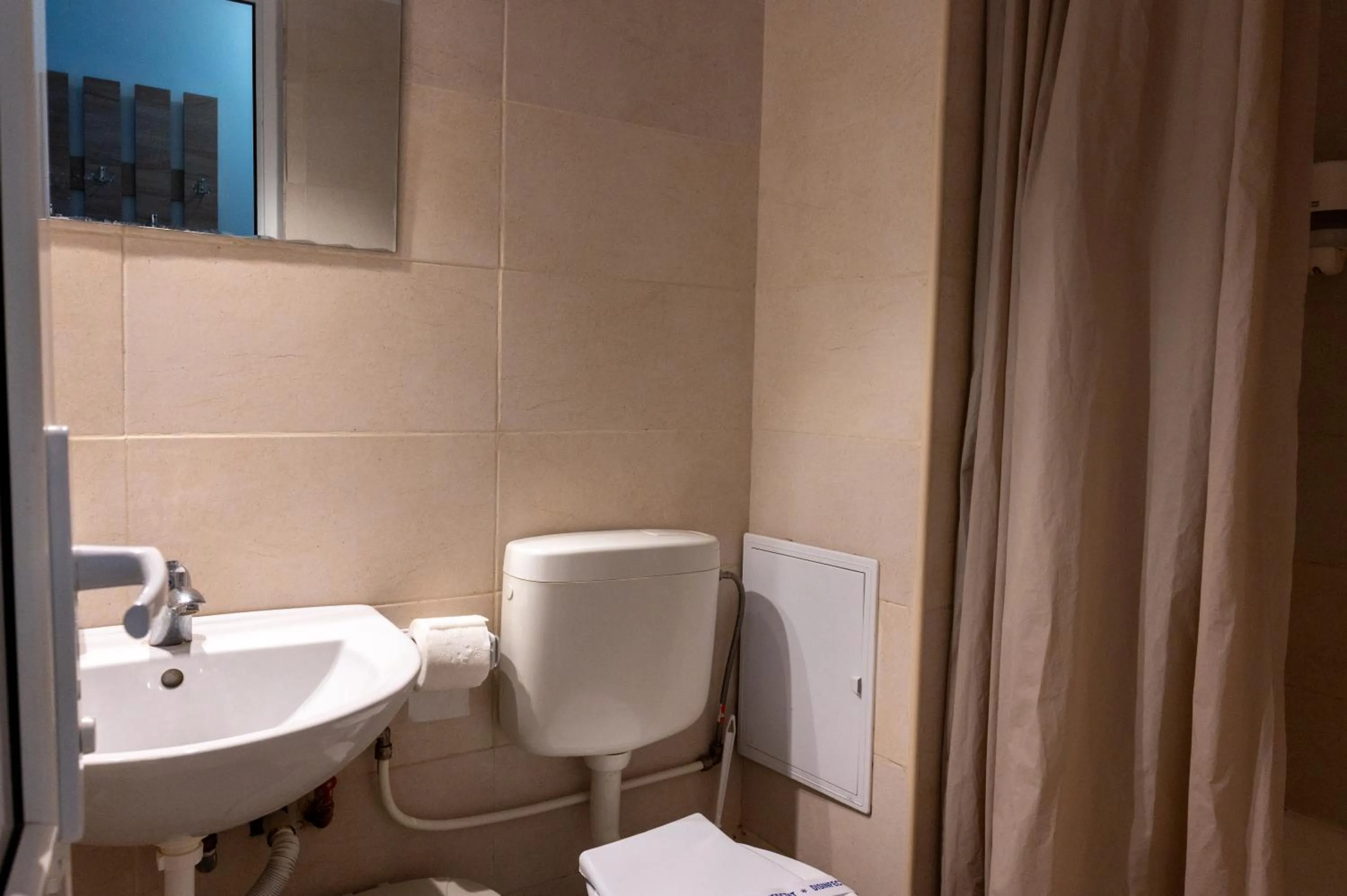 Bathroom in Hotel Dobrogea