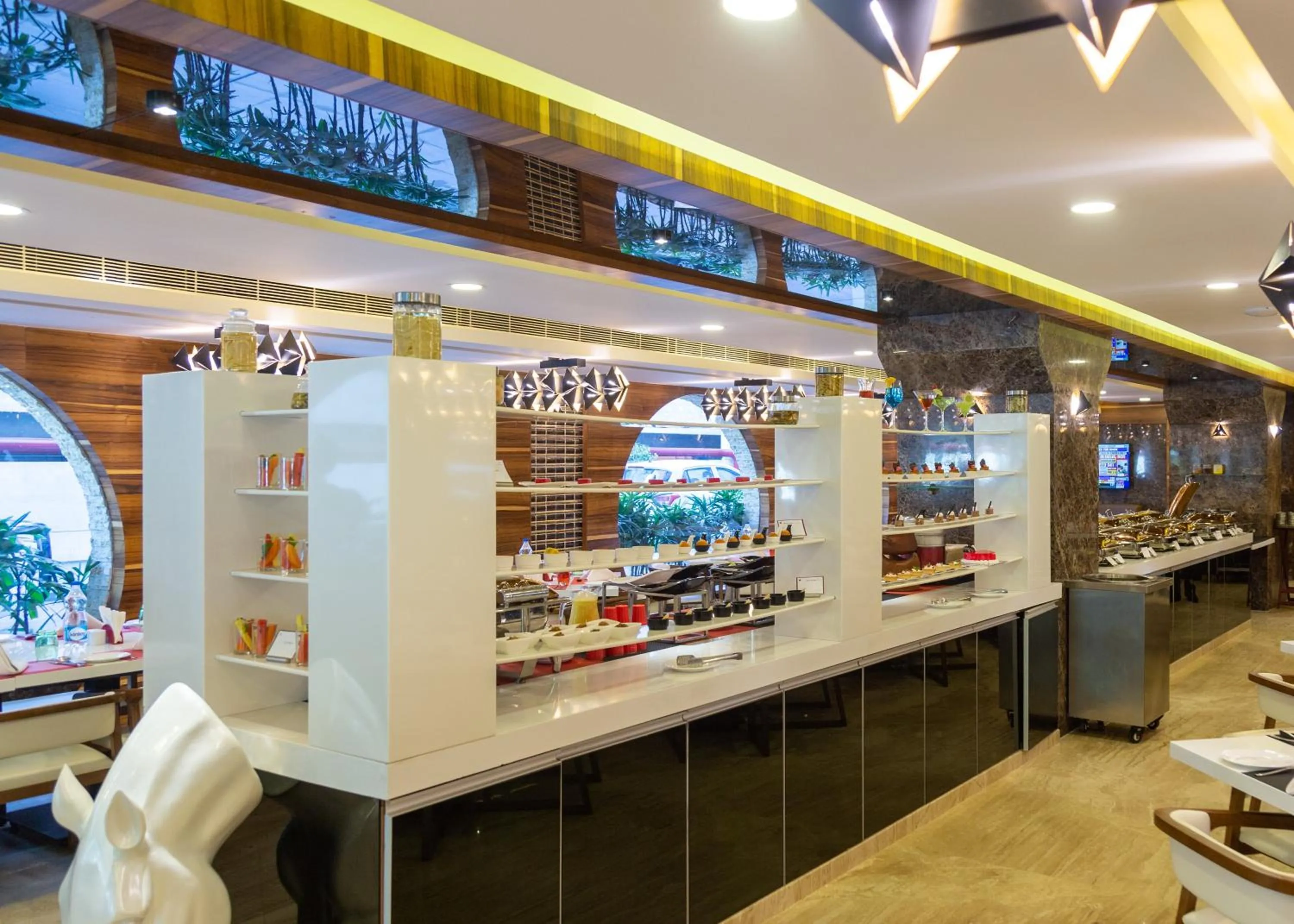 Restaurant/places to eat in Hotel Park Elanza Chennai