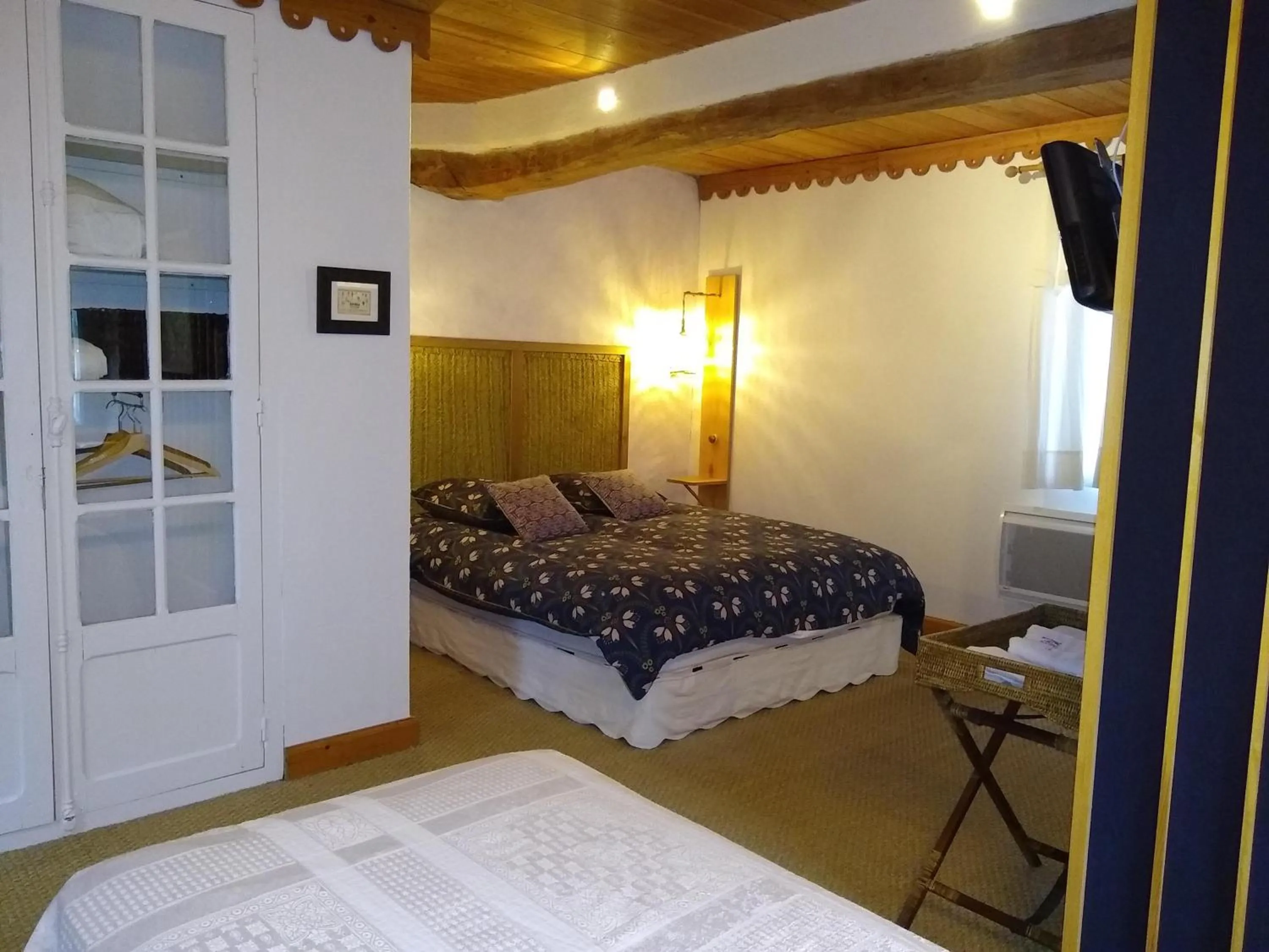 Photo of the whole room, Bed in Maison Basta