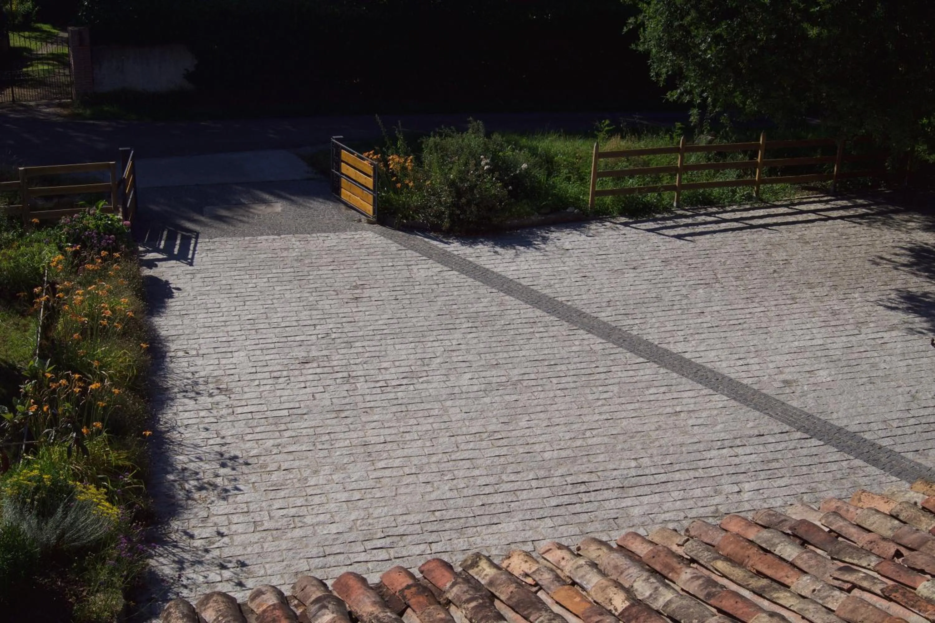 Parking in Maison Basta
