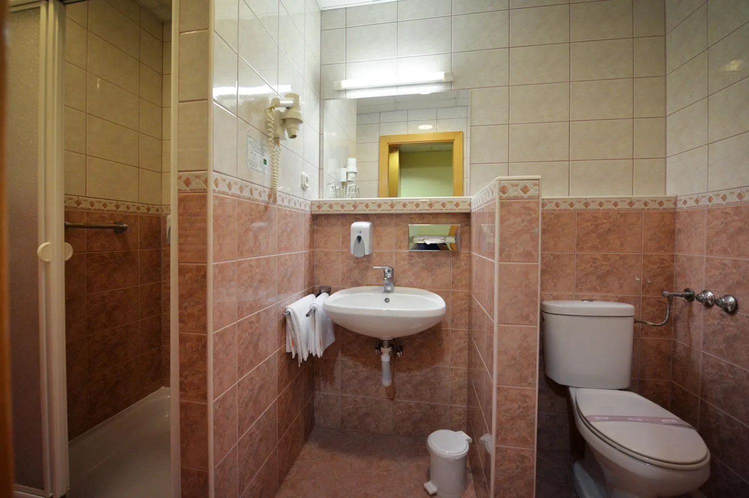 Shower in Panorama Hotel Noszvaj