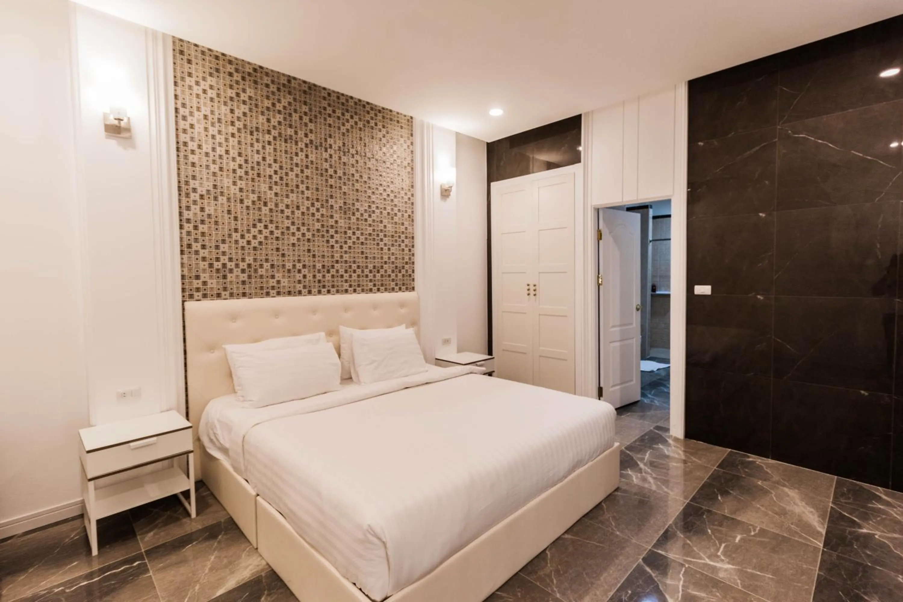 Bed in Top Pool Villa B5