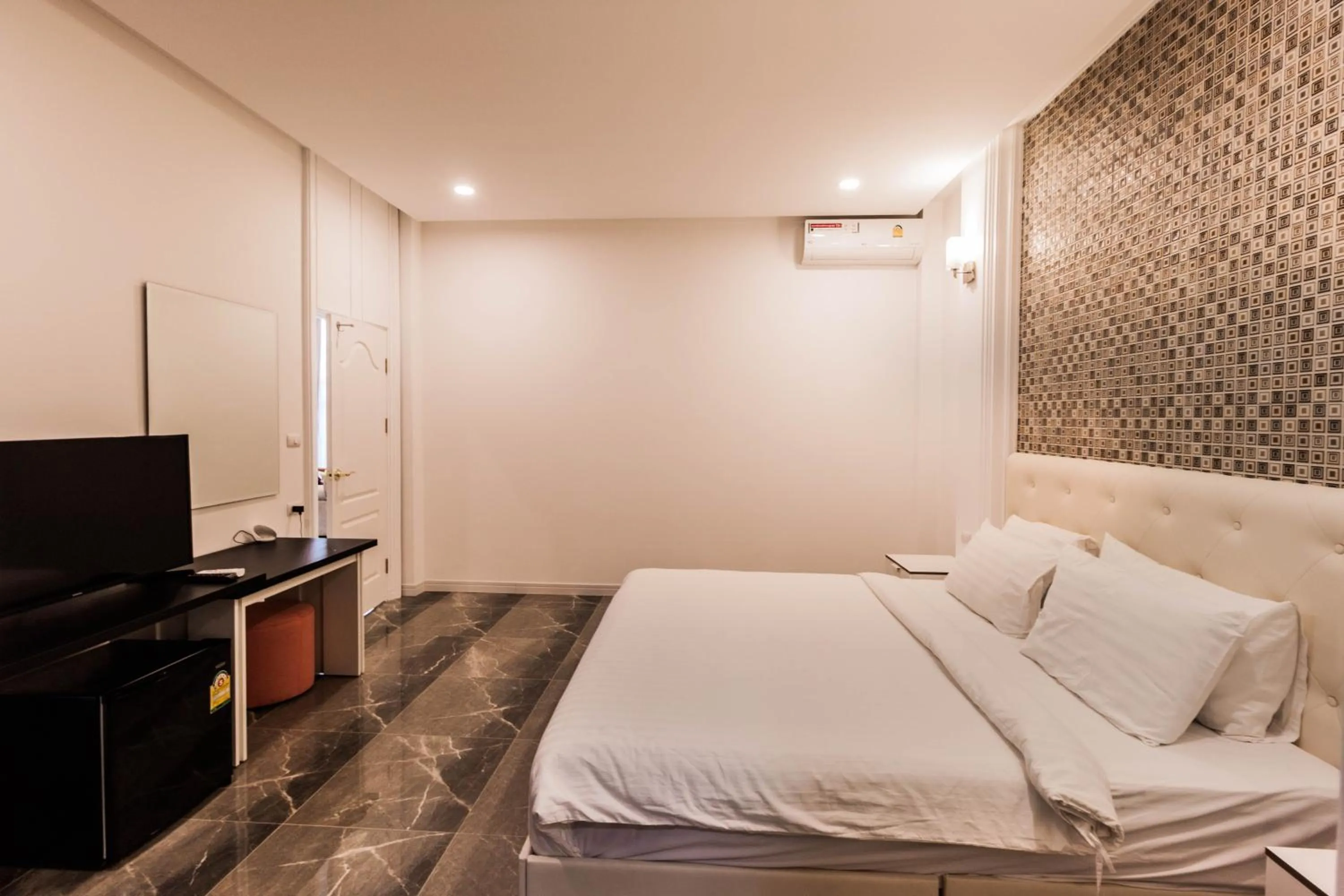 Bed in Top Pool Villa B5