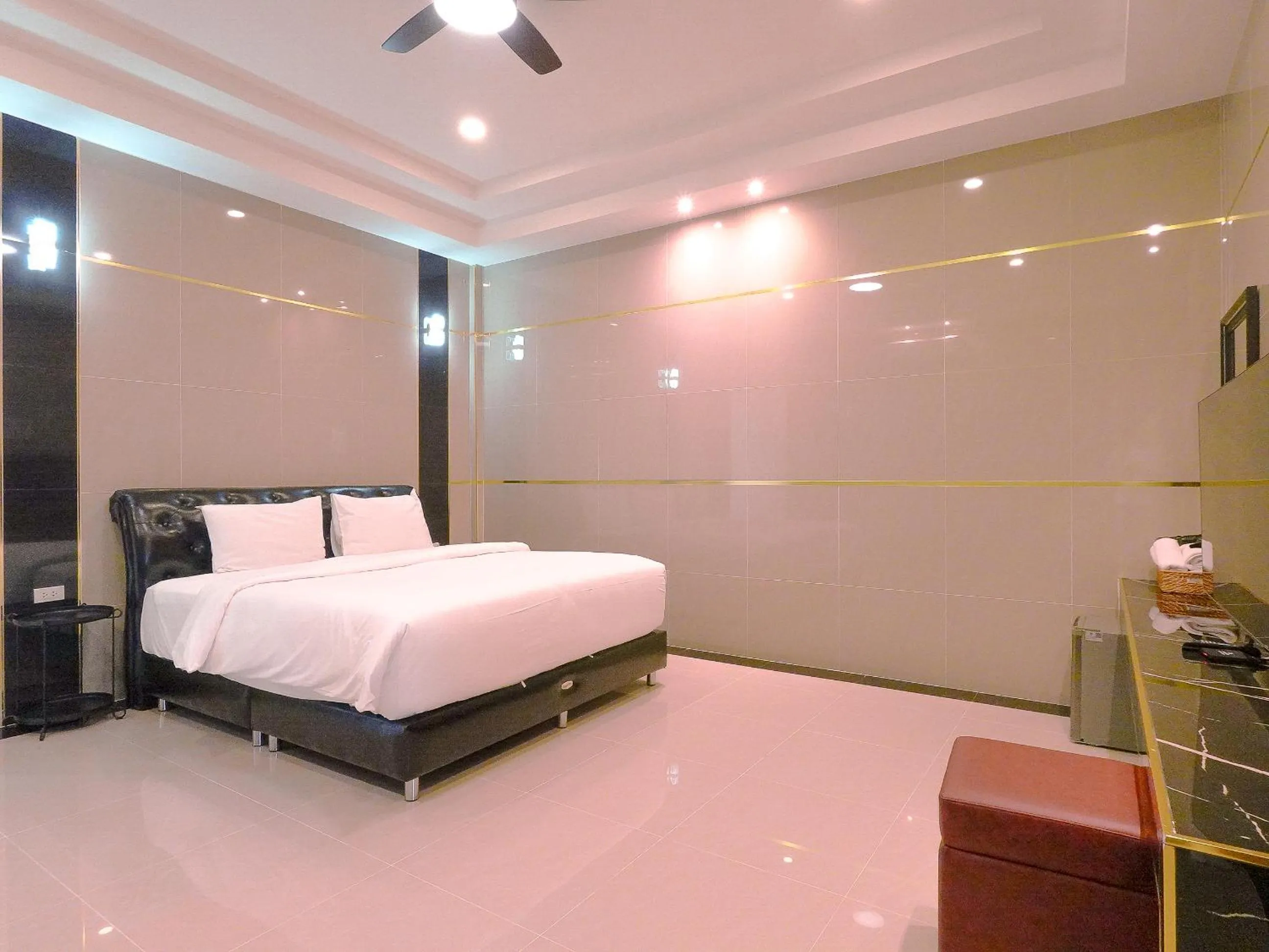 Bed in Top Pool Villa B5