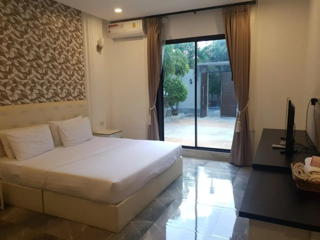 Bed in Top Pool Villa B5