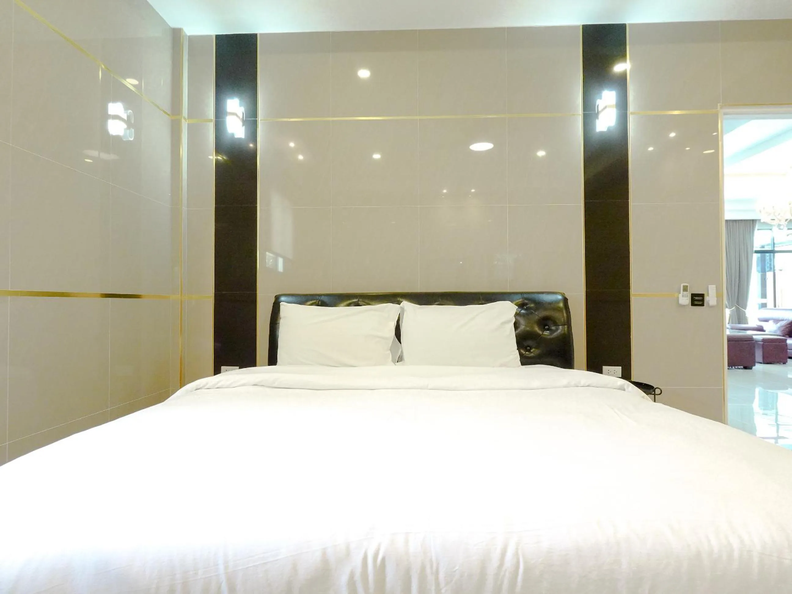 Bed in Top Pool Villa B5