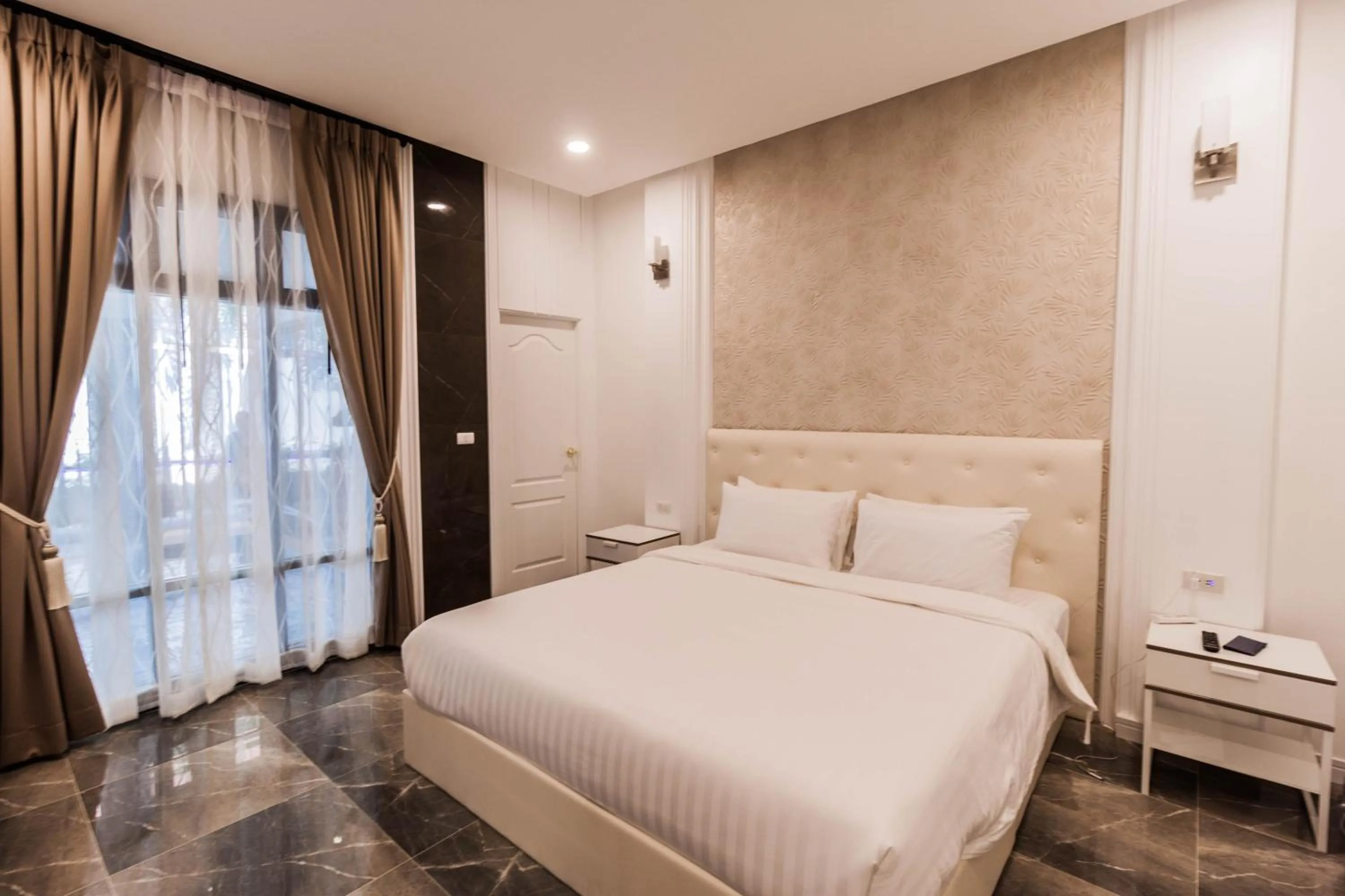 Bed in Top Pool Villa B5