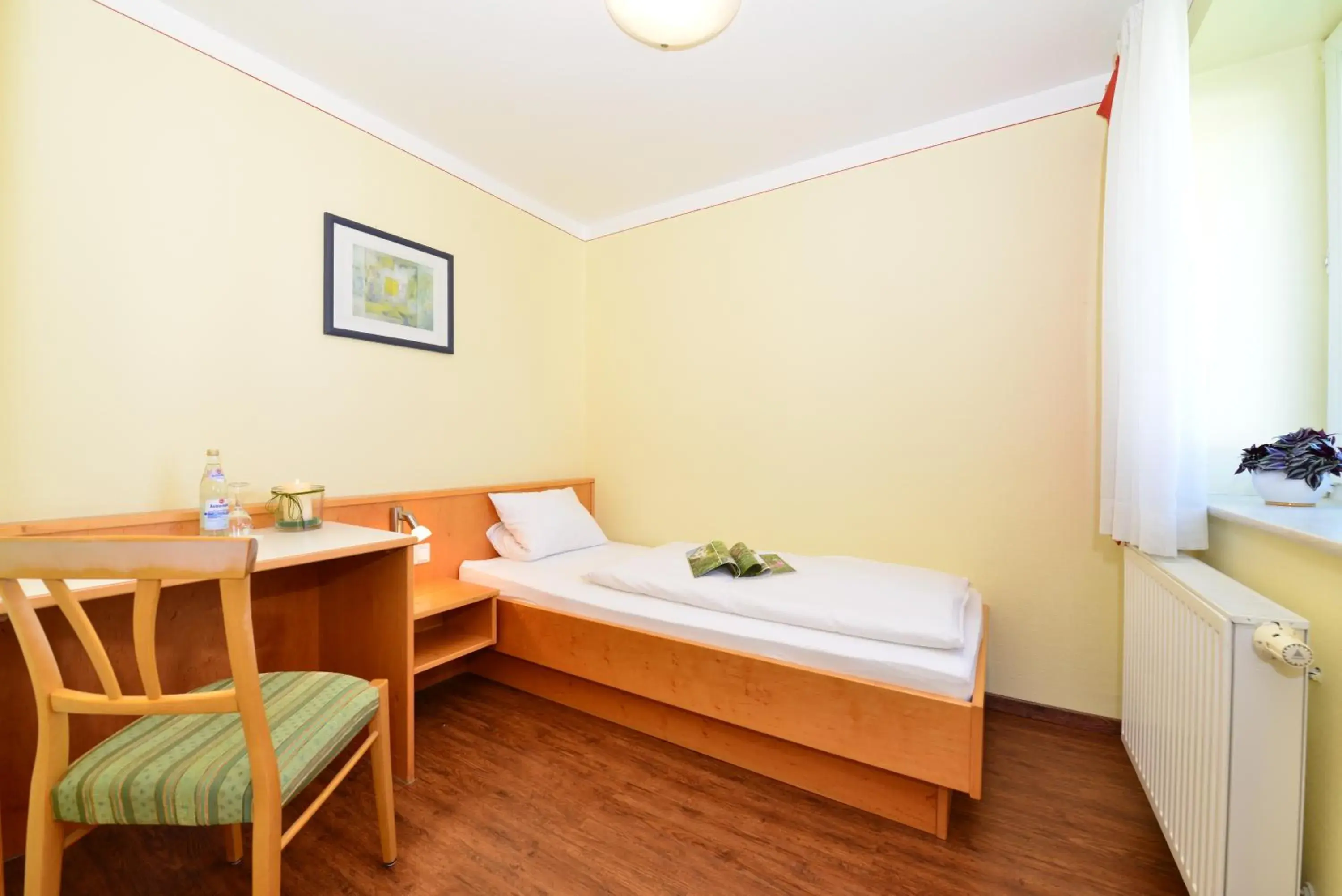 Triple Room in Autenrieder Gästehaus Schlossbräu Triple Room in Autenrieder Gästehaus Schlossbräu