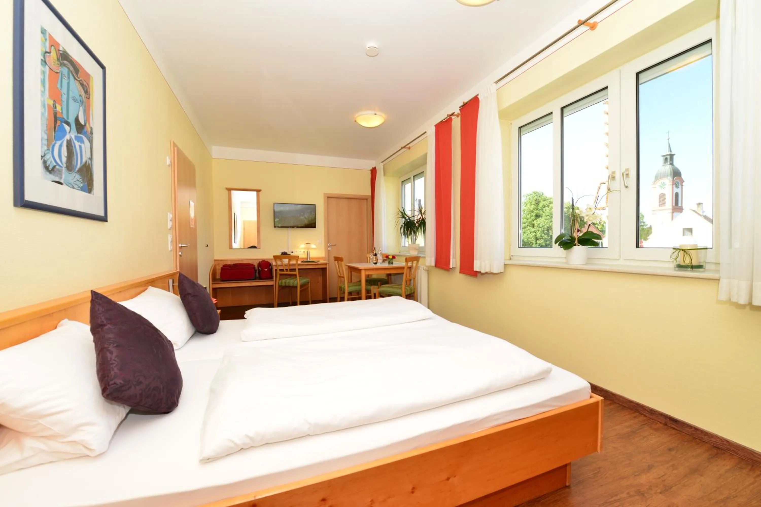 Photo of the whole room, Bed in Autenrieder Gästehaus Schlossbräu