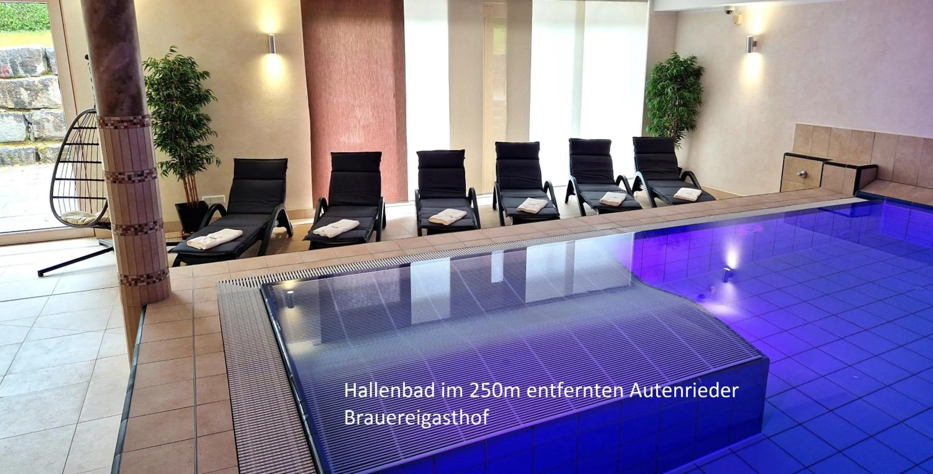 Swimming pool in Autenrieder Gästehaus Schlossbräu