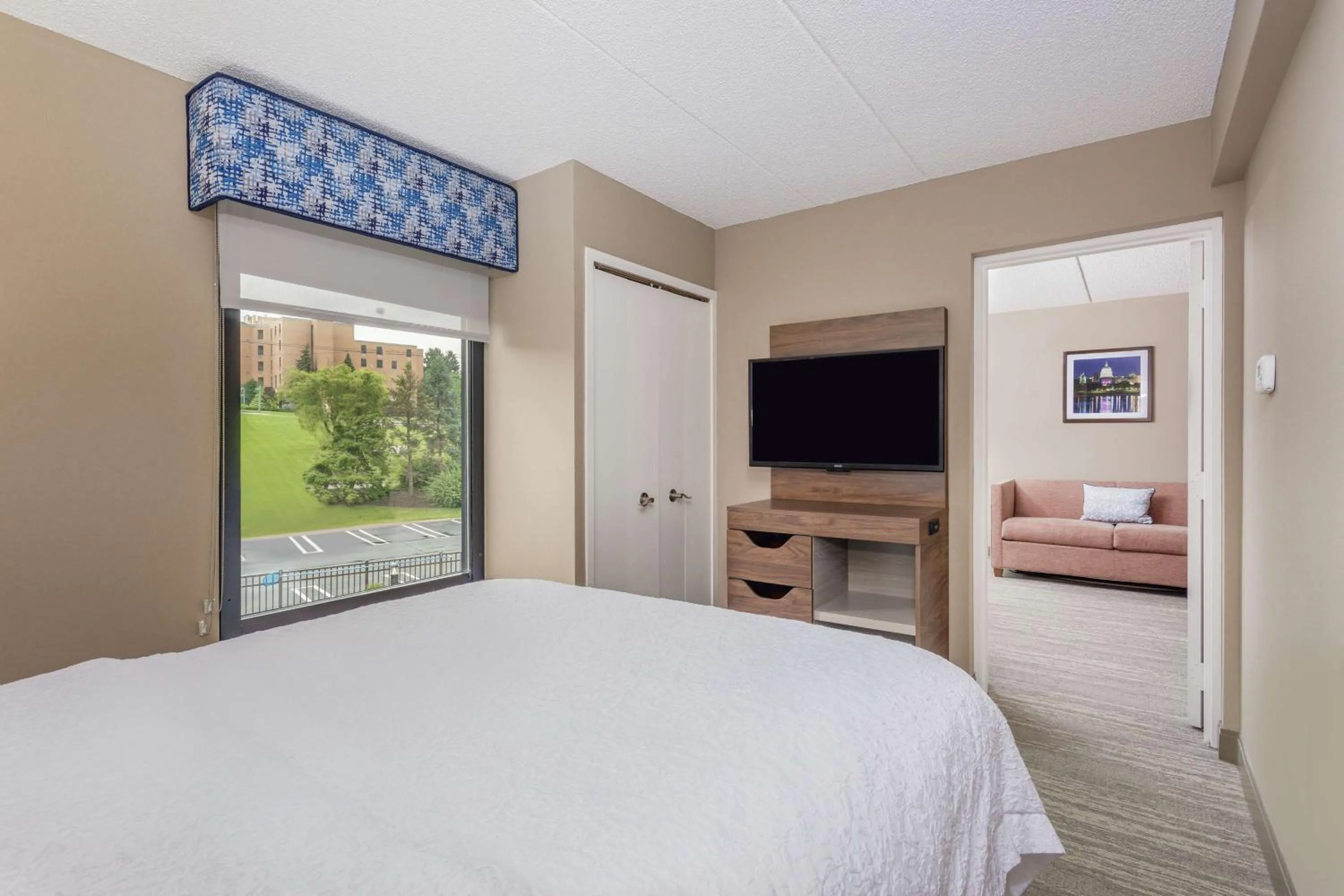 Bed in Hampton Inn Harrisburg-East/Hershey