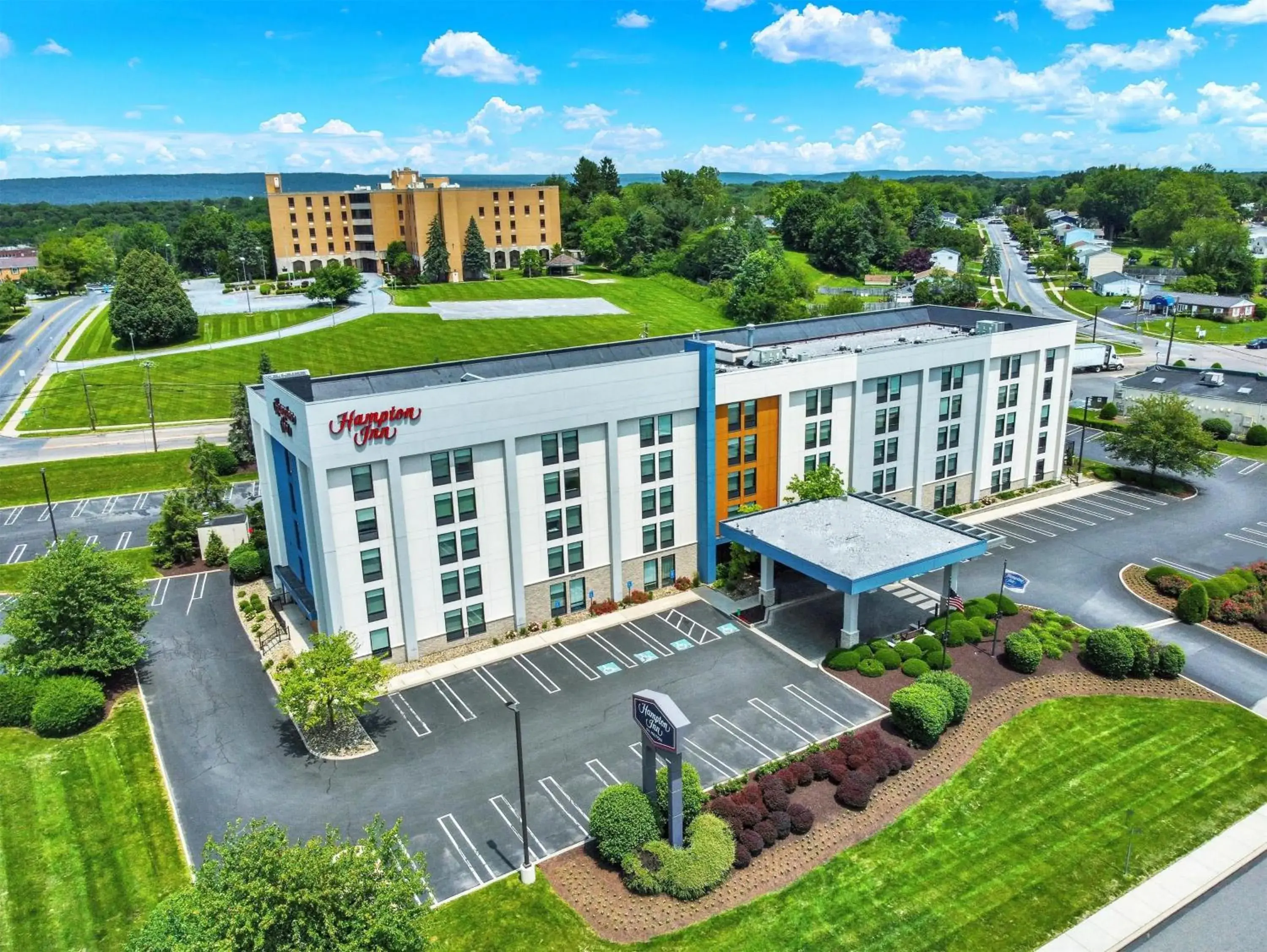 Property building in Hampton Inn Harrisburg-East/Hershey Property building in Hampton Inn Harrisburg-East/Hershey