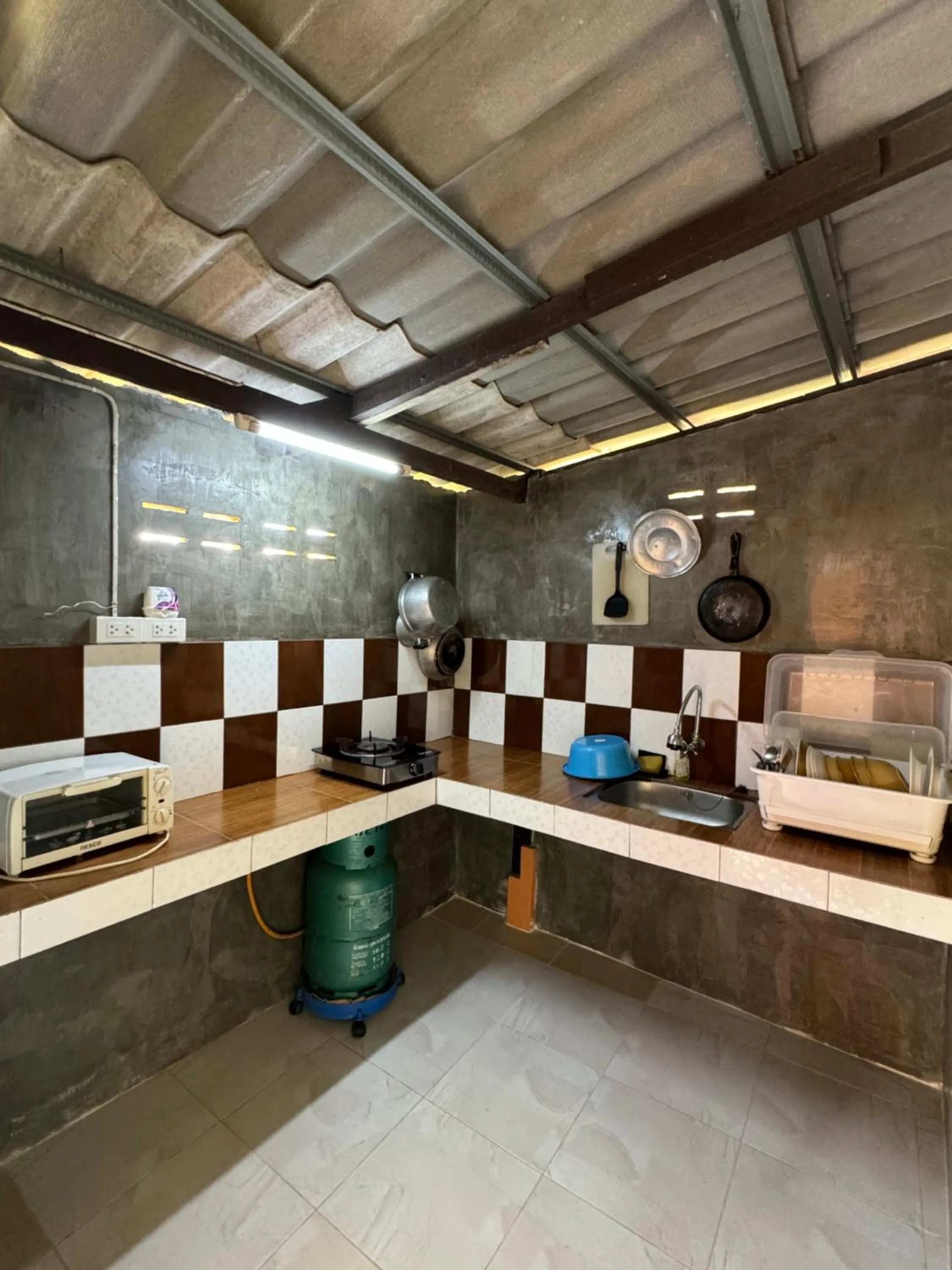 Kitchen or kitchenette in Pim Bungalow