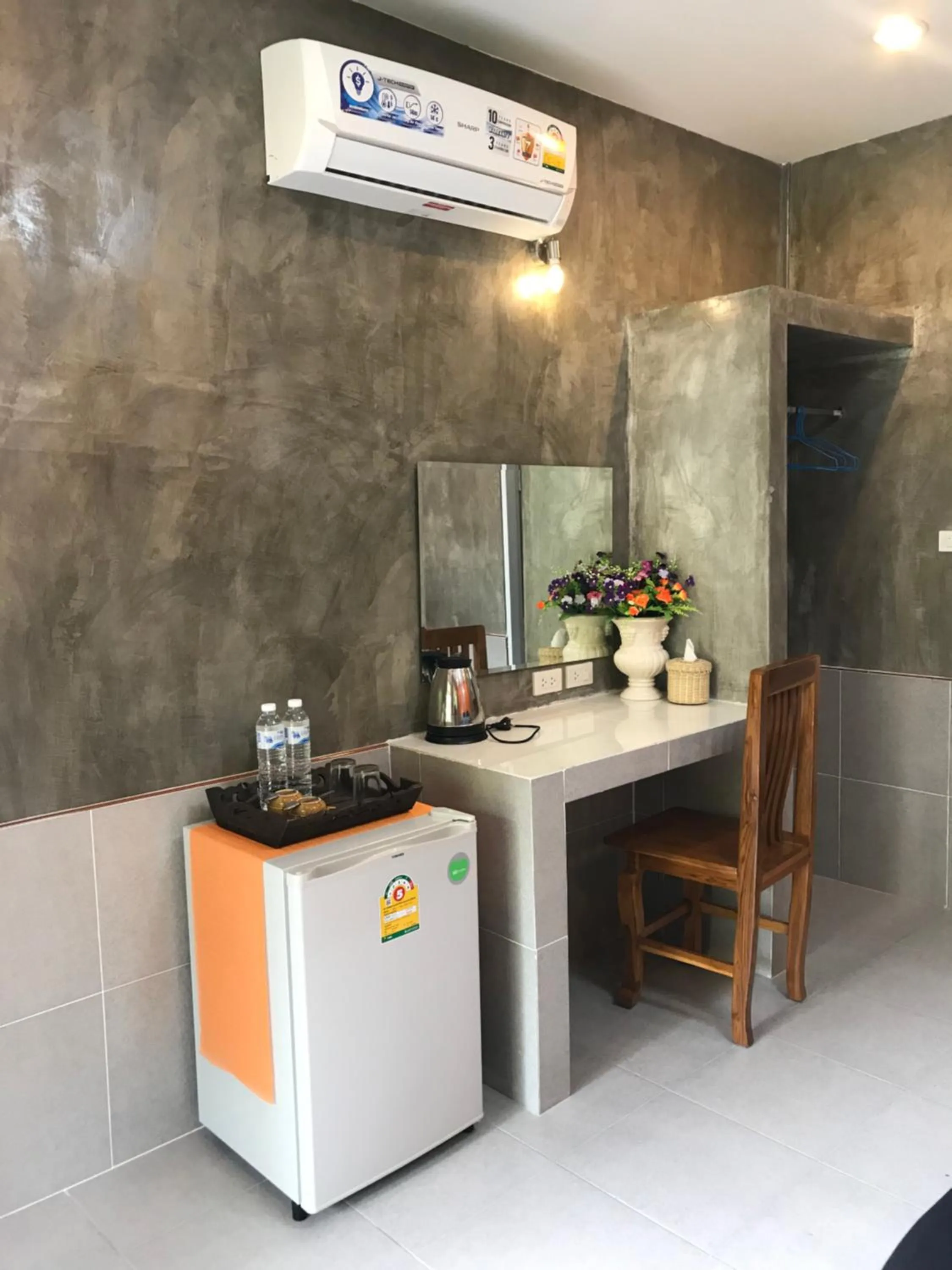 Coffee/tea facilities in Pim Bungalow