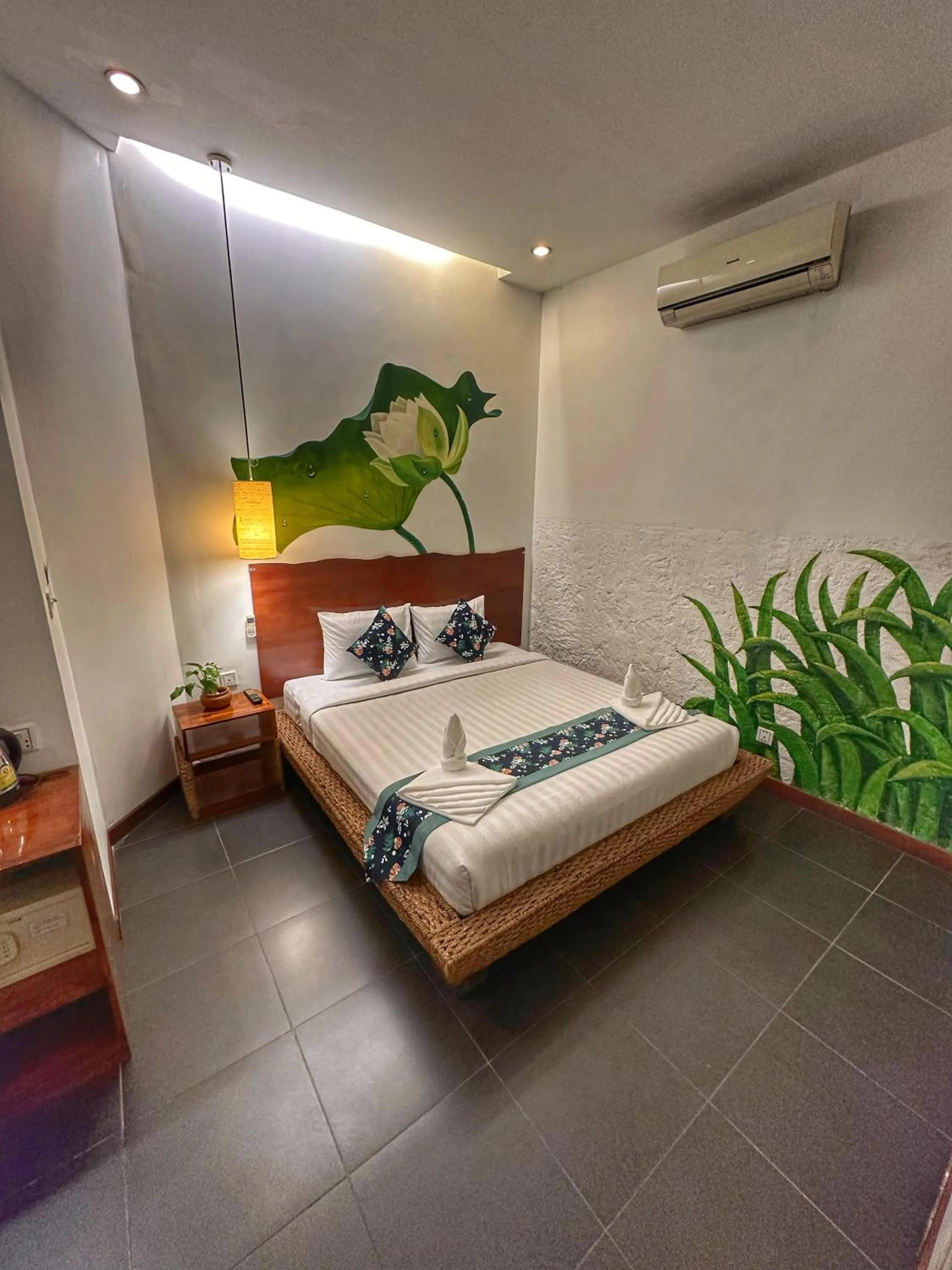 Bedroom in Monsoon Riverside Hotel