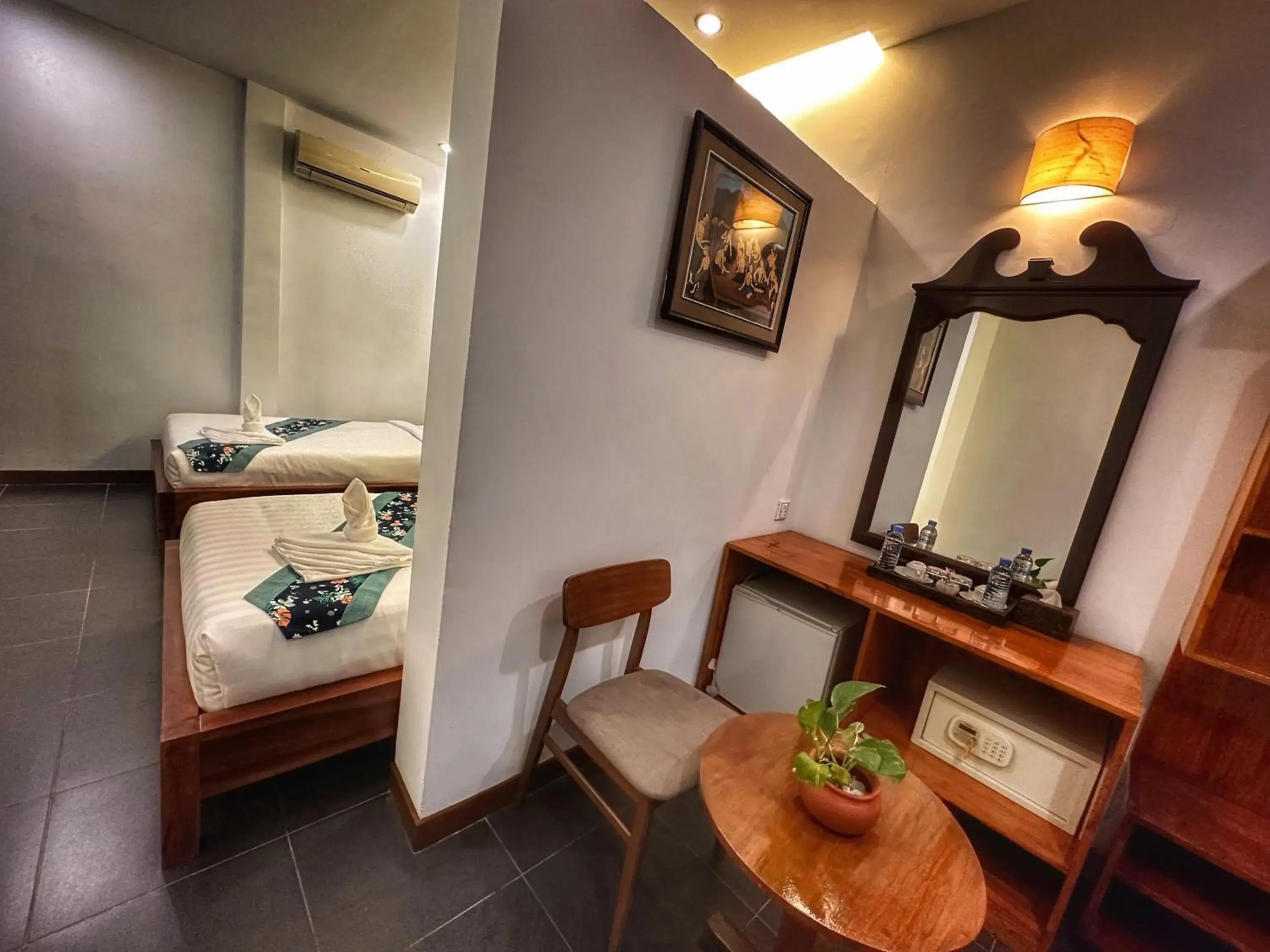 Deluxe Twin Room with Bathtub in Monsoon Riverside Hotel Deluxe Twin Room with Bathtub in Monsoon Riverside Hotel