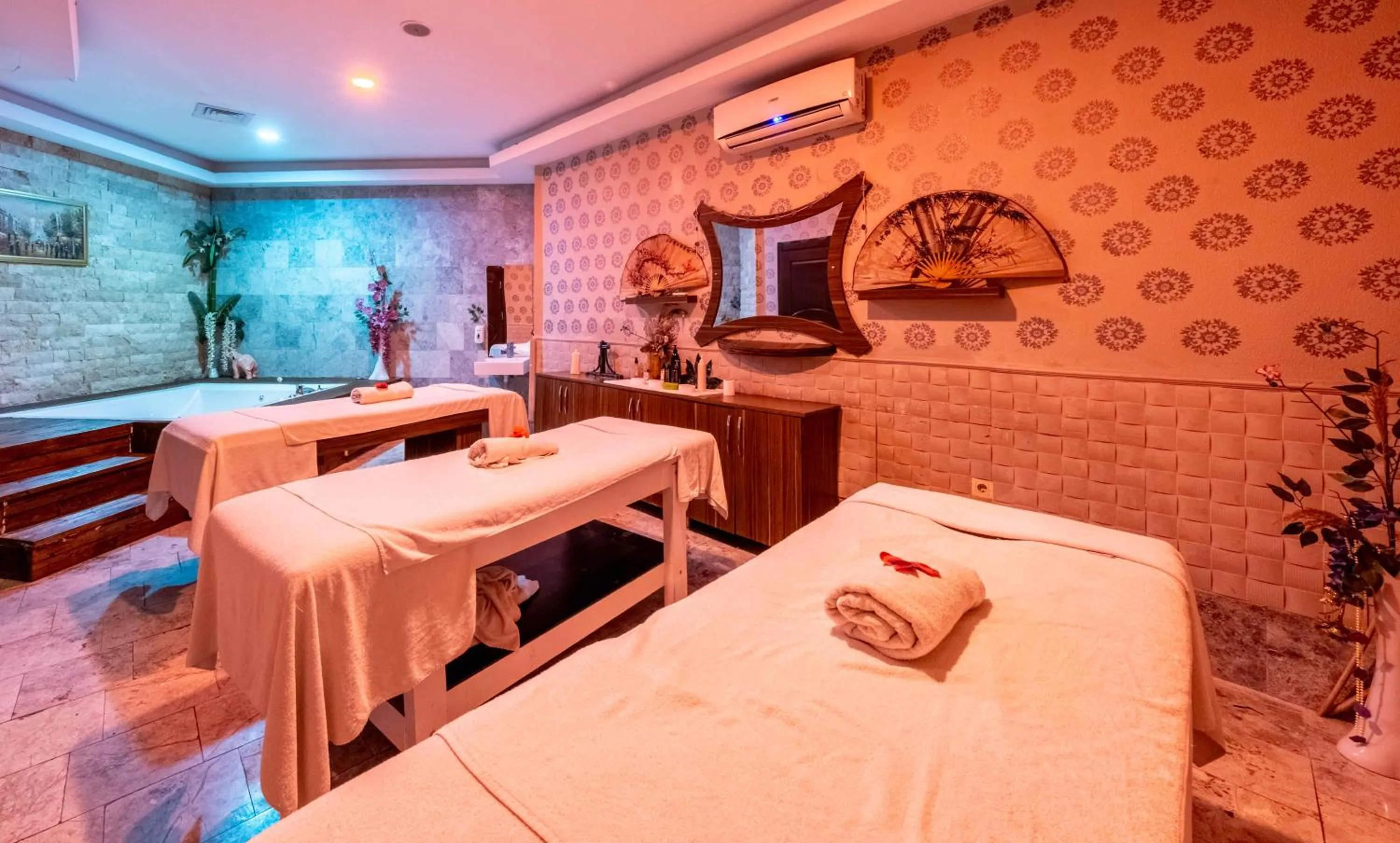 Massage, Bed in Ramada Resort Side