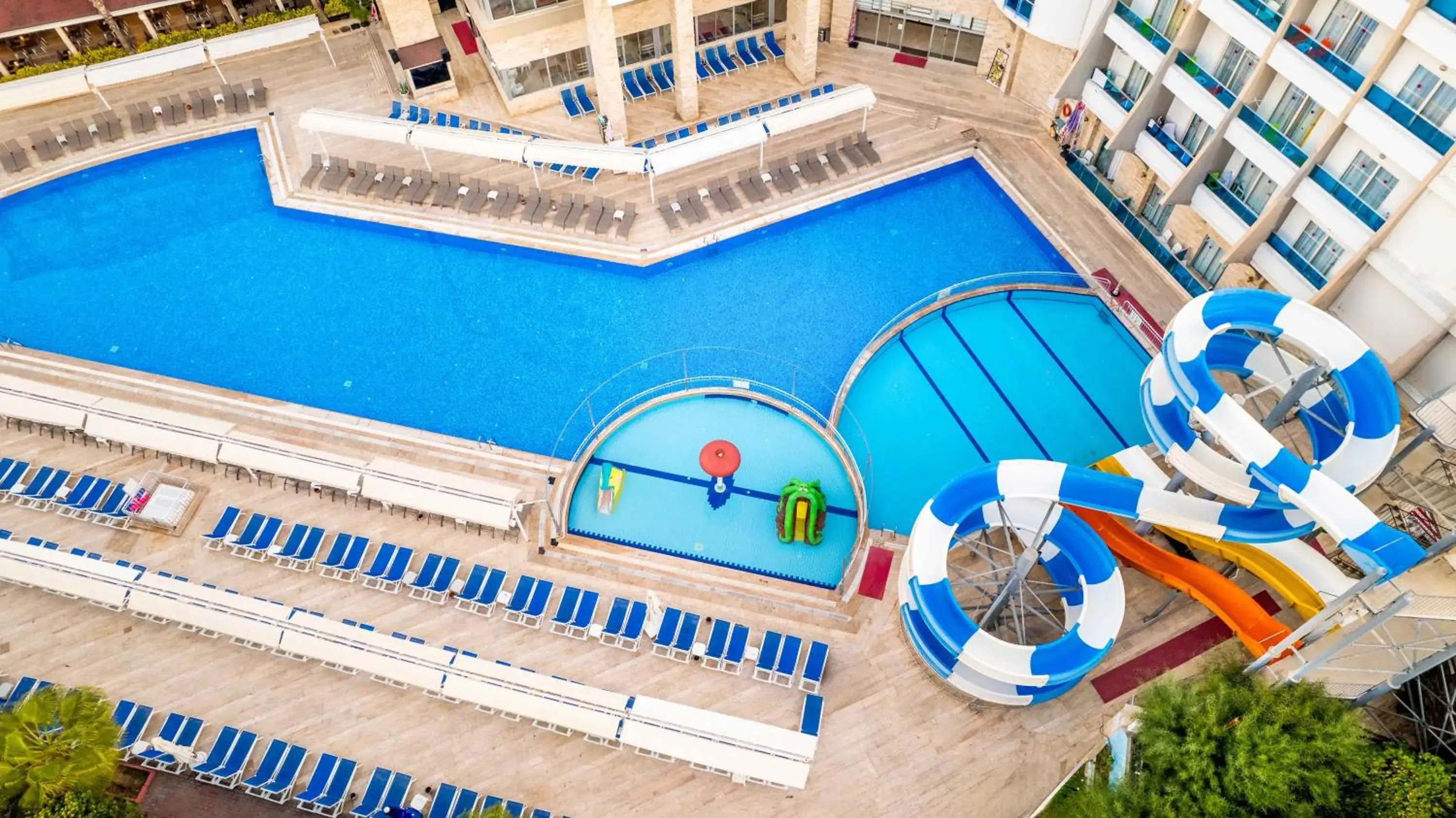 Swimming pool in Ramada Resort Side Swimming pool in Ramada Resort Side