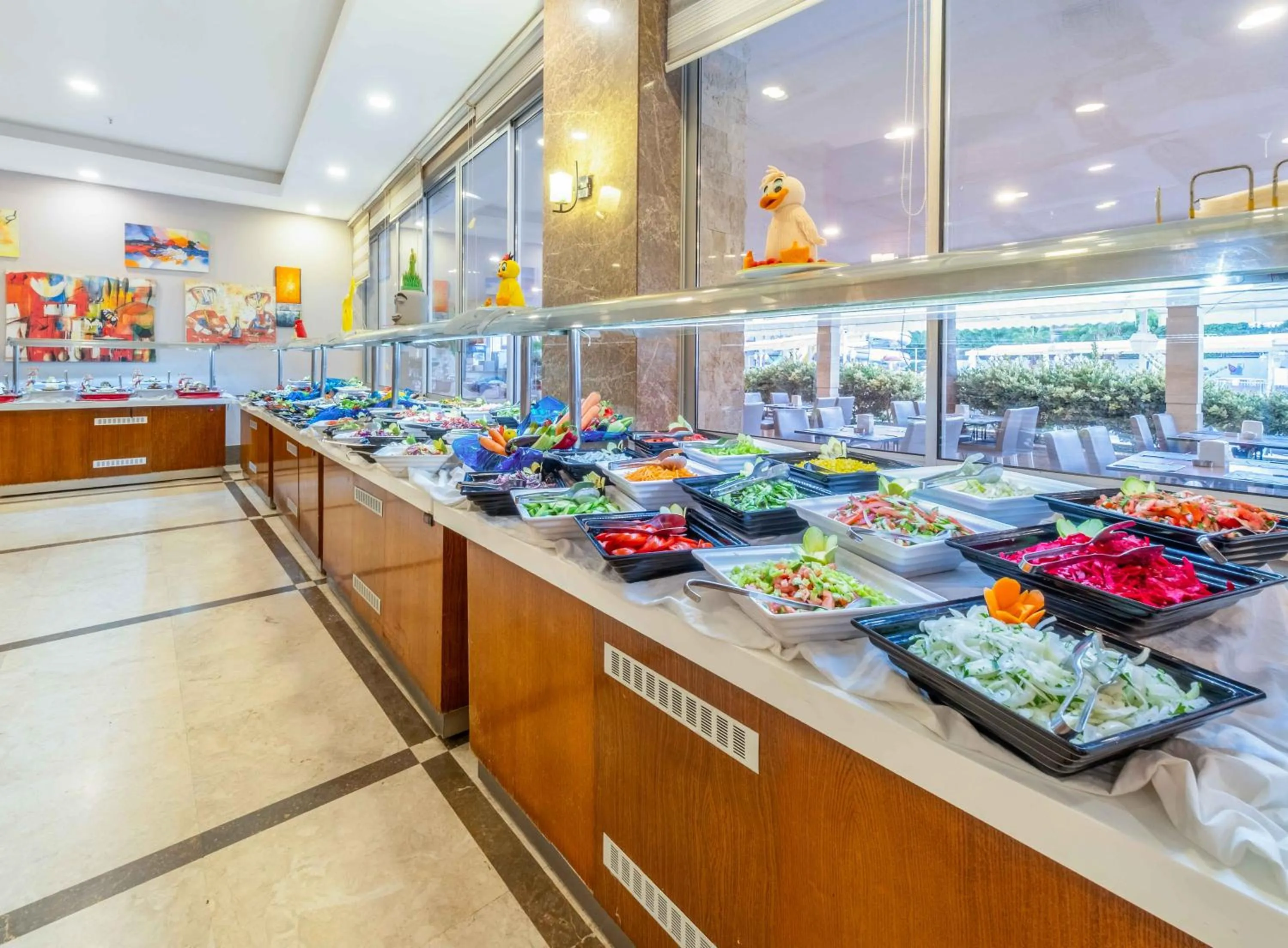 Restaurant/places to eat in Ramada Resort Side