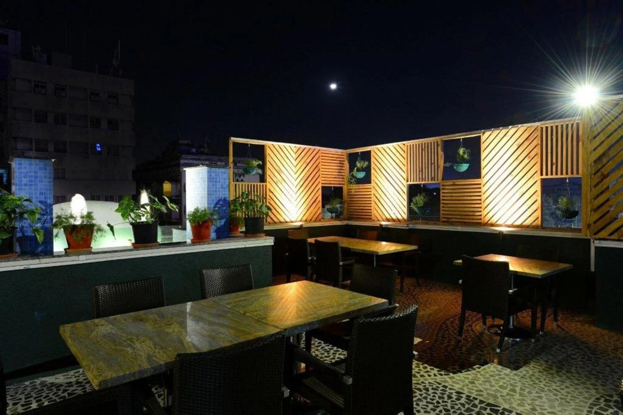 Restaurant/places to eat in Hotel Winway