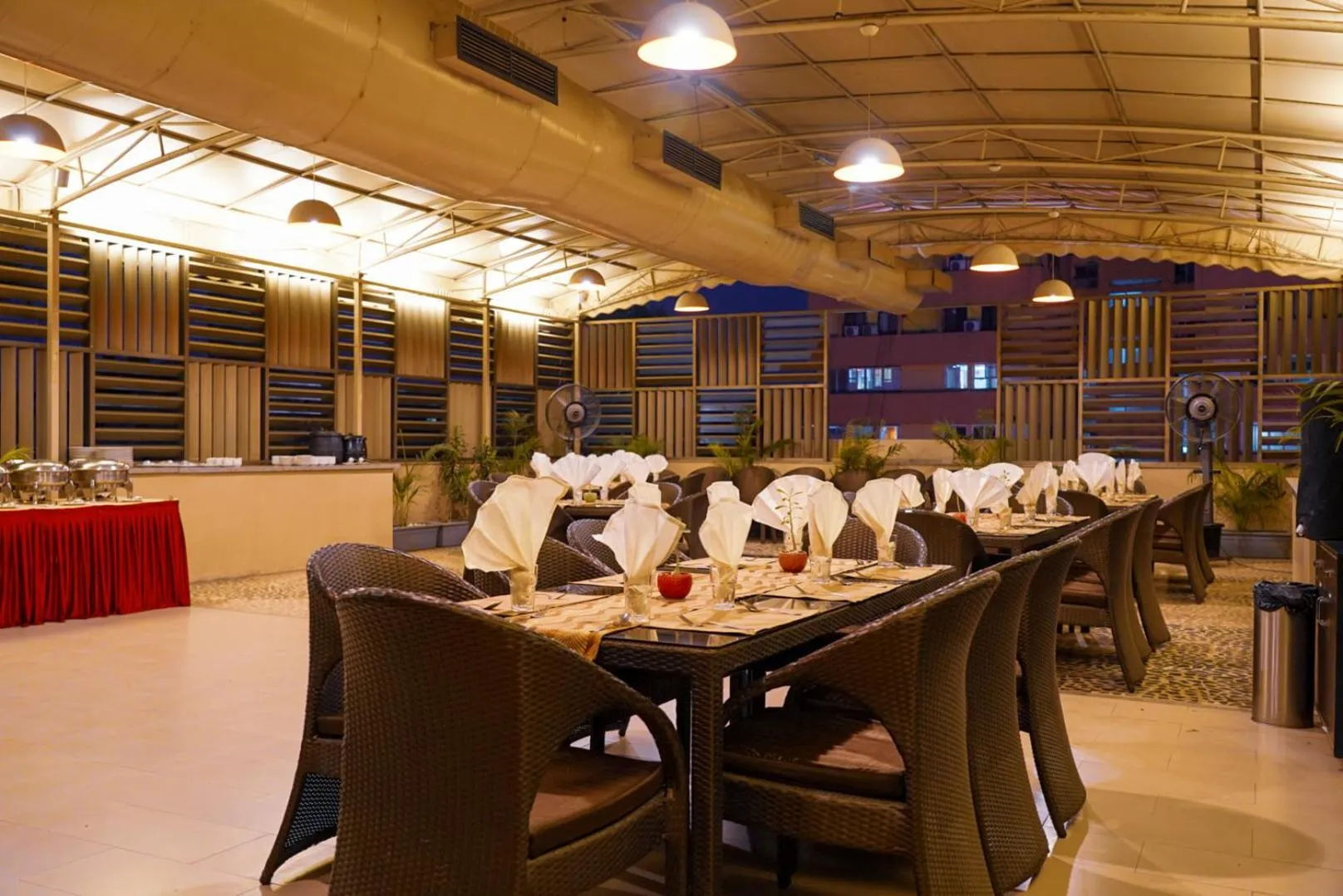 Restaurant/places to eat in Hotel Winway