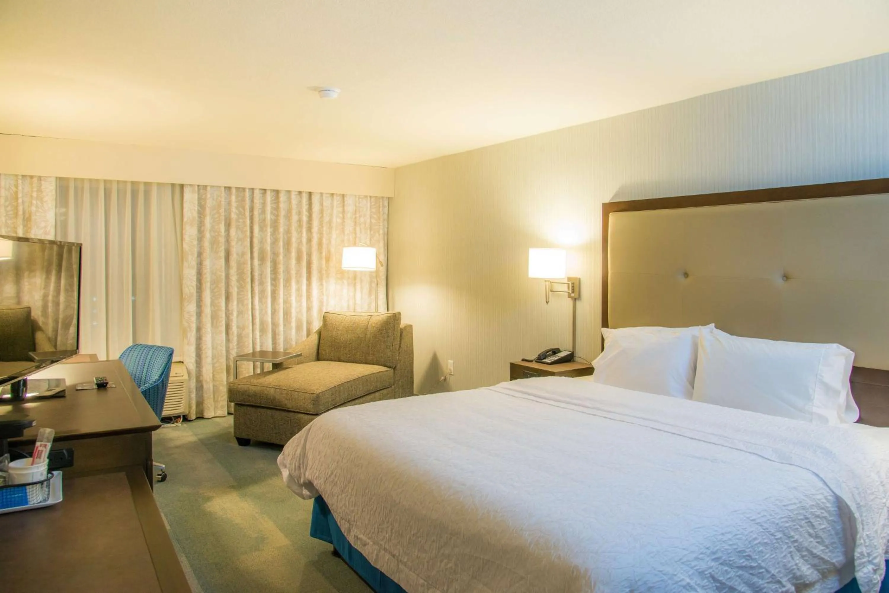 Bedroom, Bed in Hampton Inn & Suites Jackson Coliseum