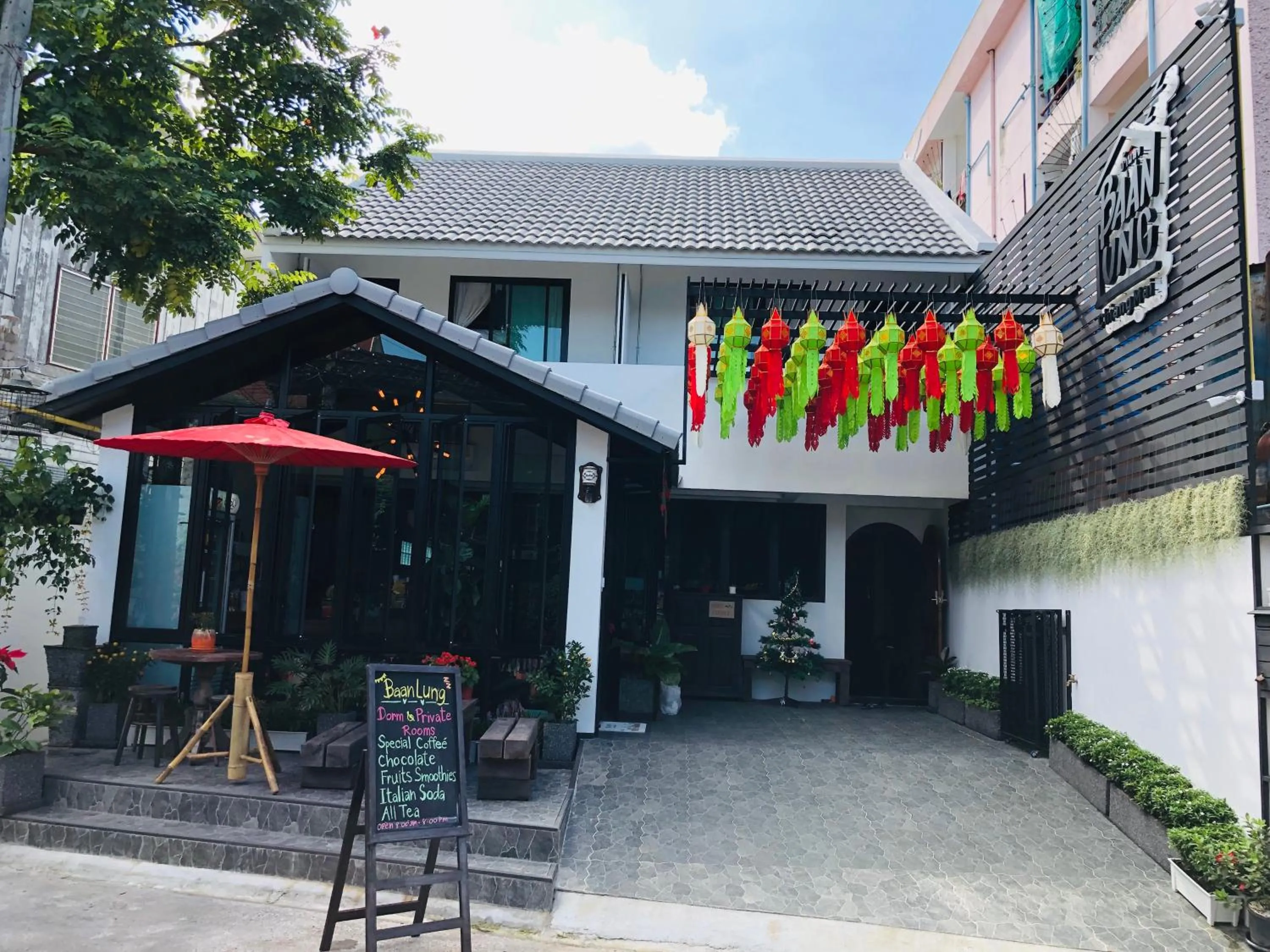 Property building in Baan Lung Poshtel