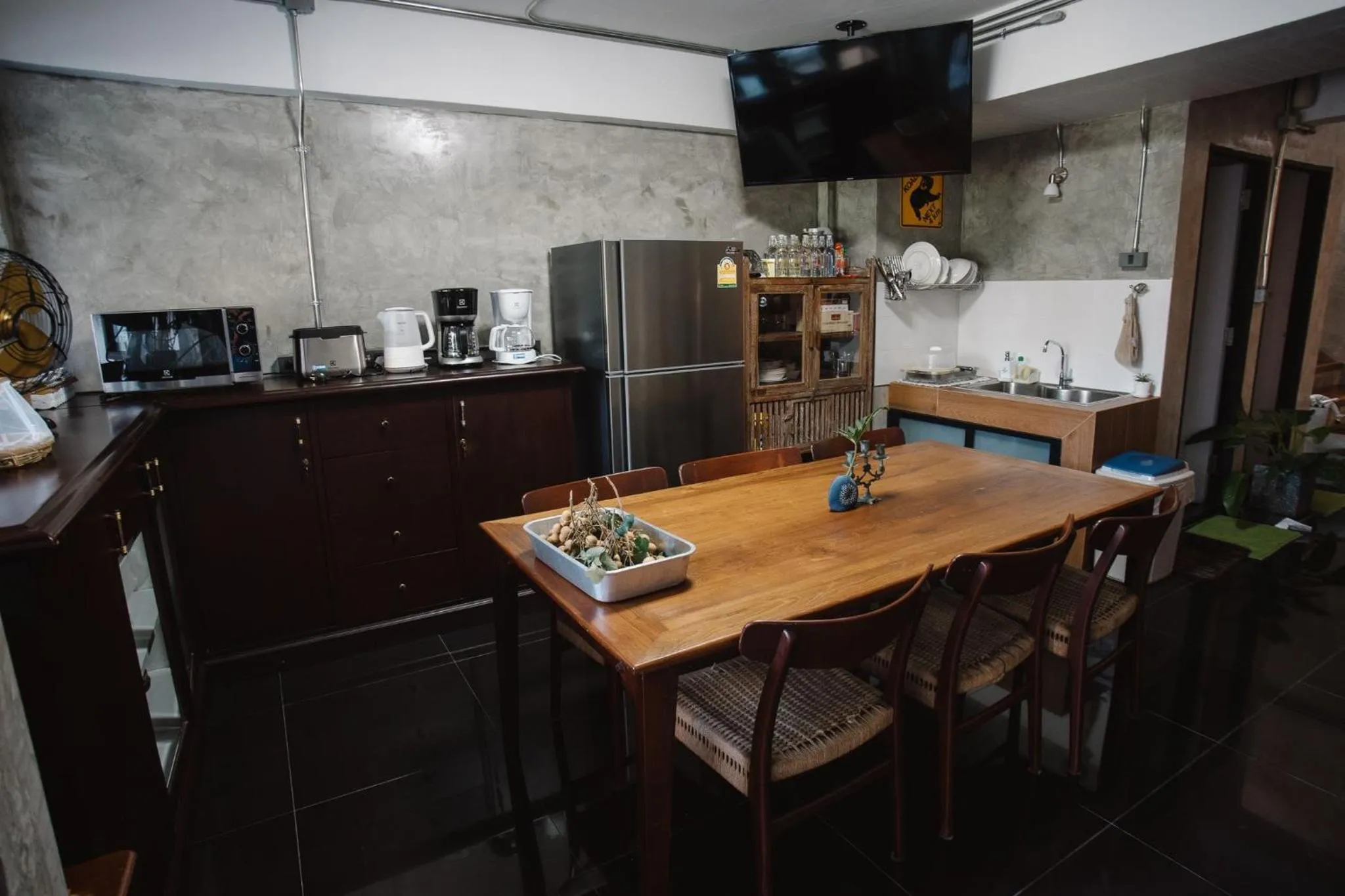 Kitchen or kitchenette in Baan Lung Poshtel